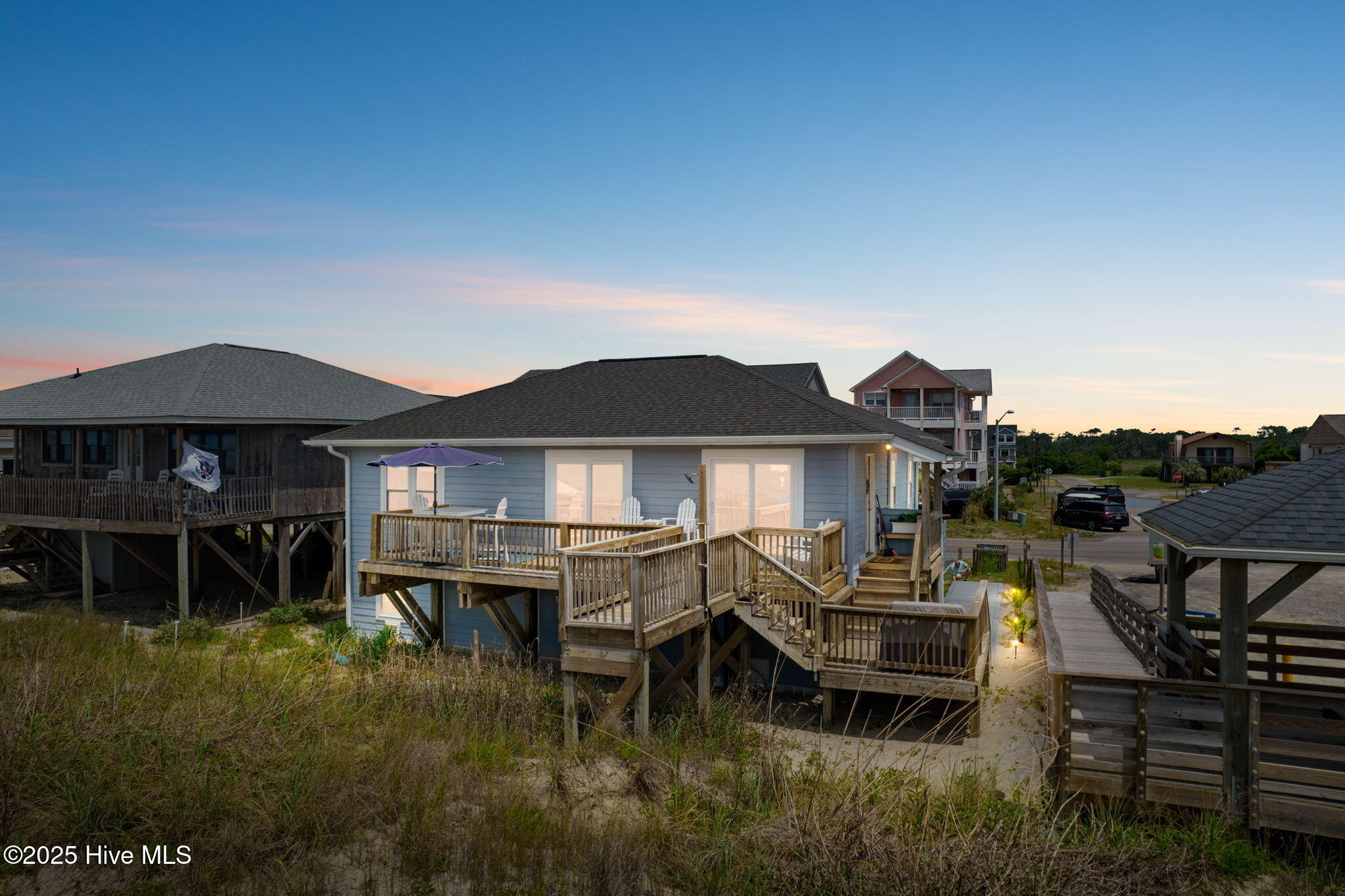 1001 W Beach Drive Property Photo 5