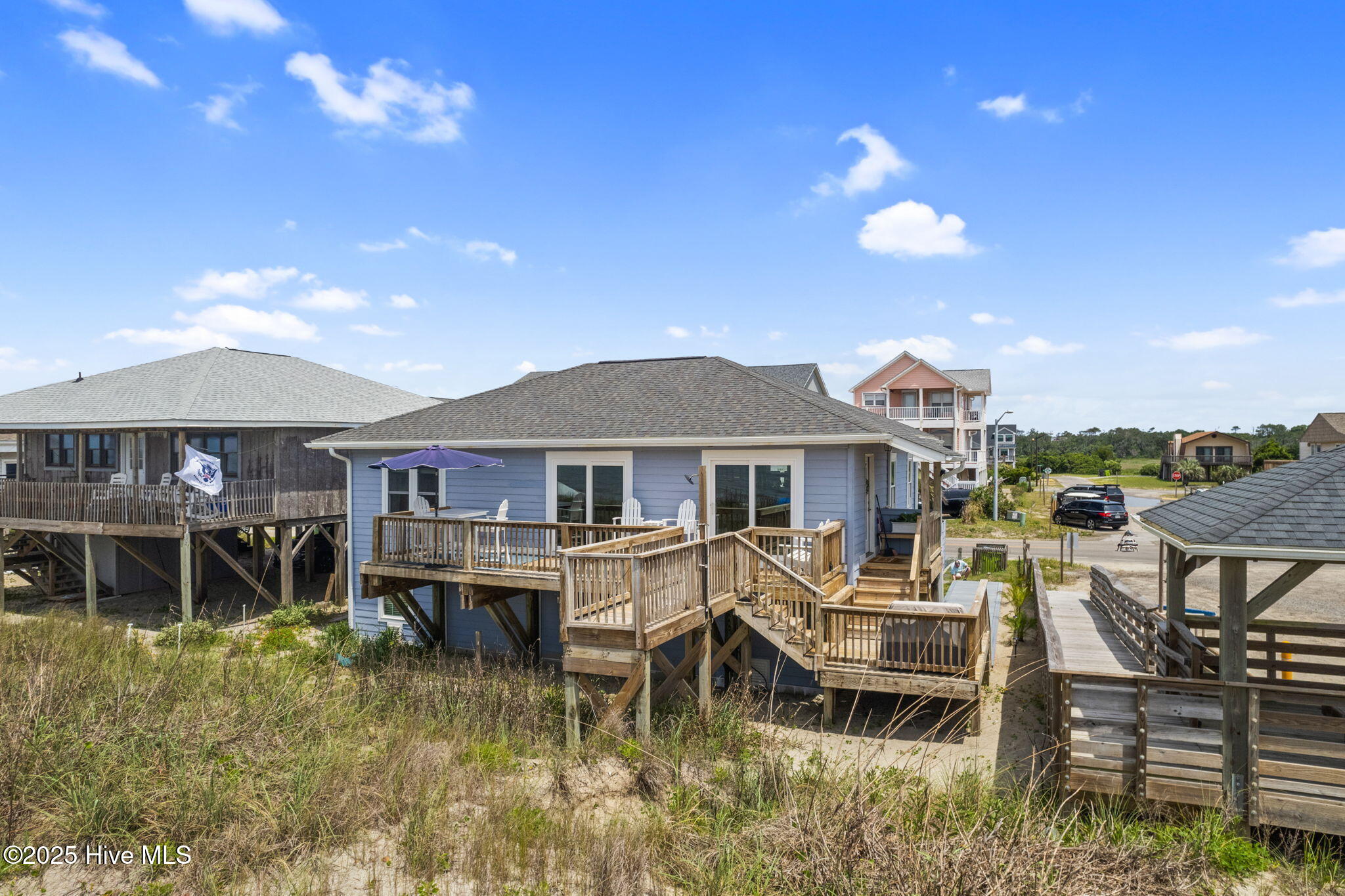 1001 W Beach Drive Property Photo 7