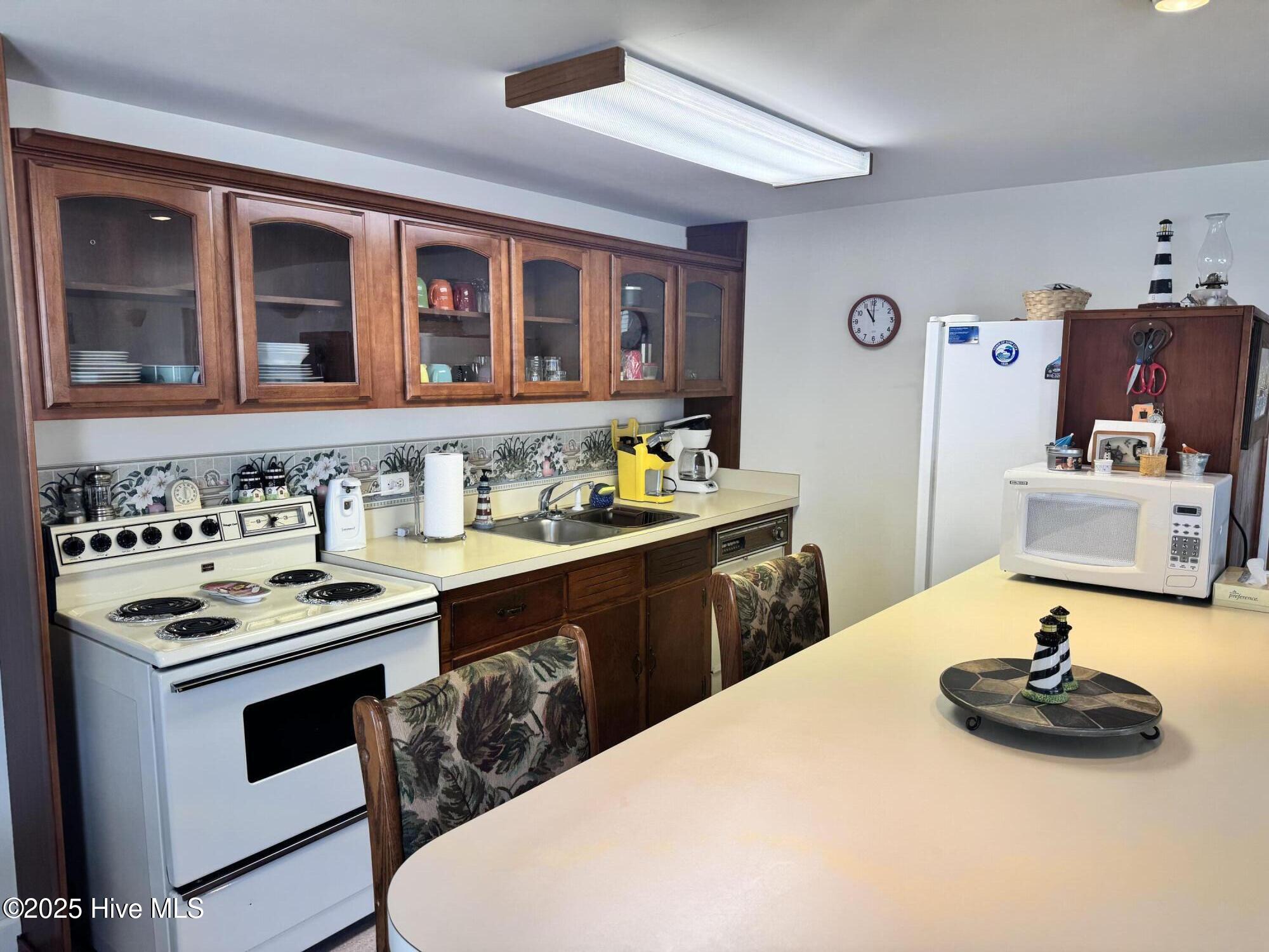324 N Topsail Drive Property Photo 3