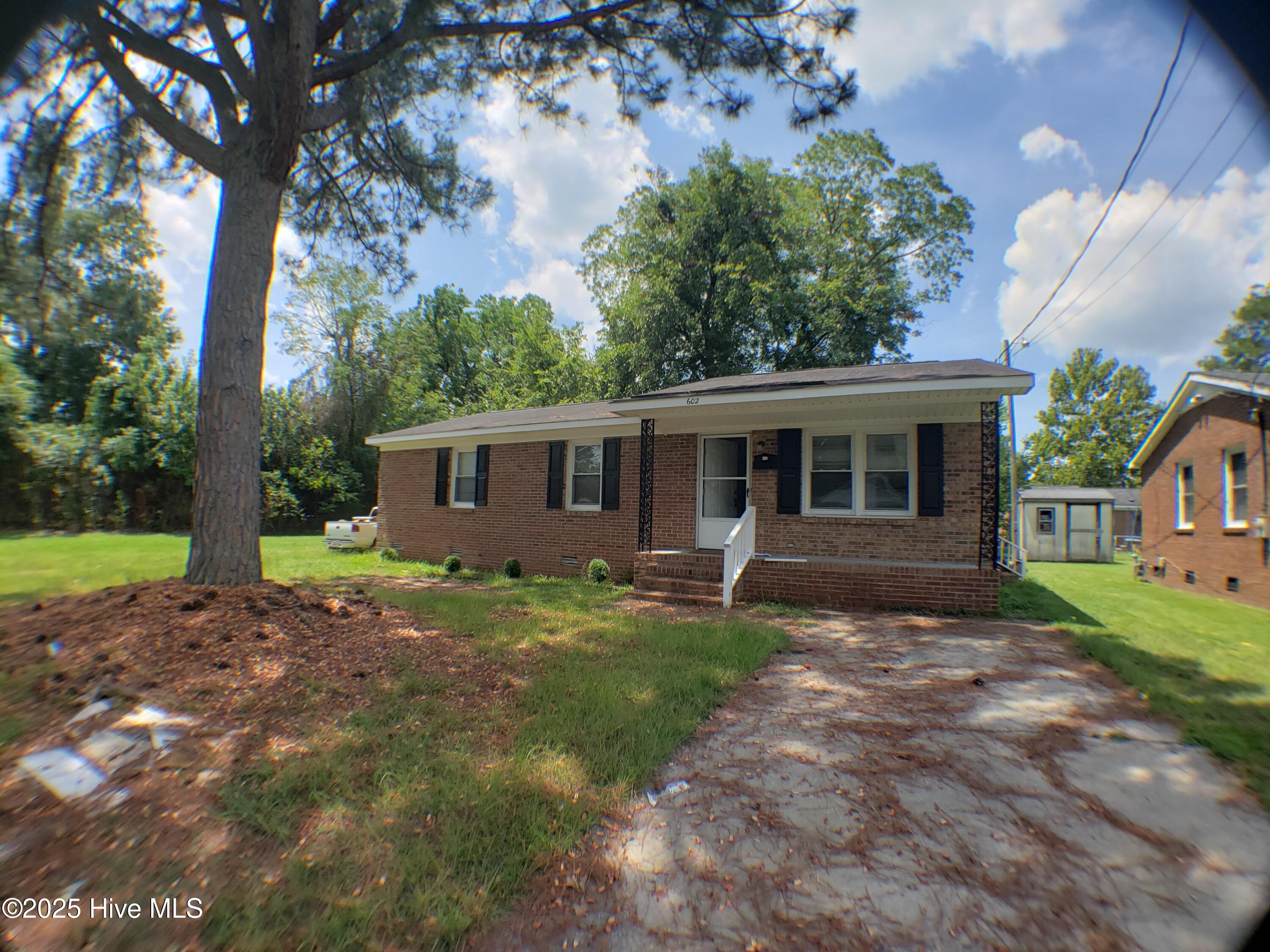 602 W 14th Avenue Property Photo 1