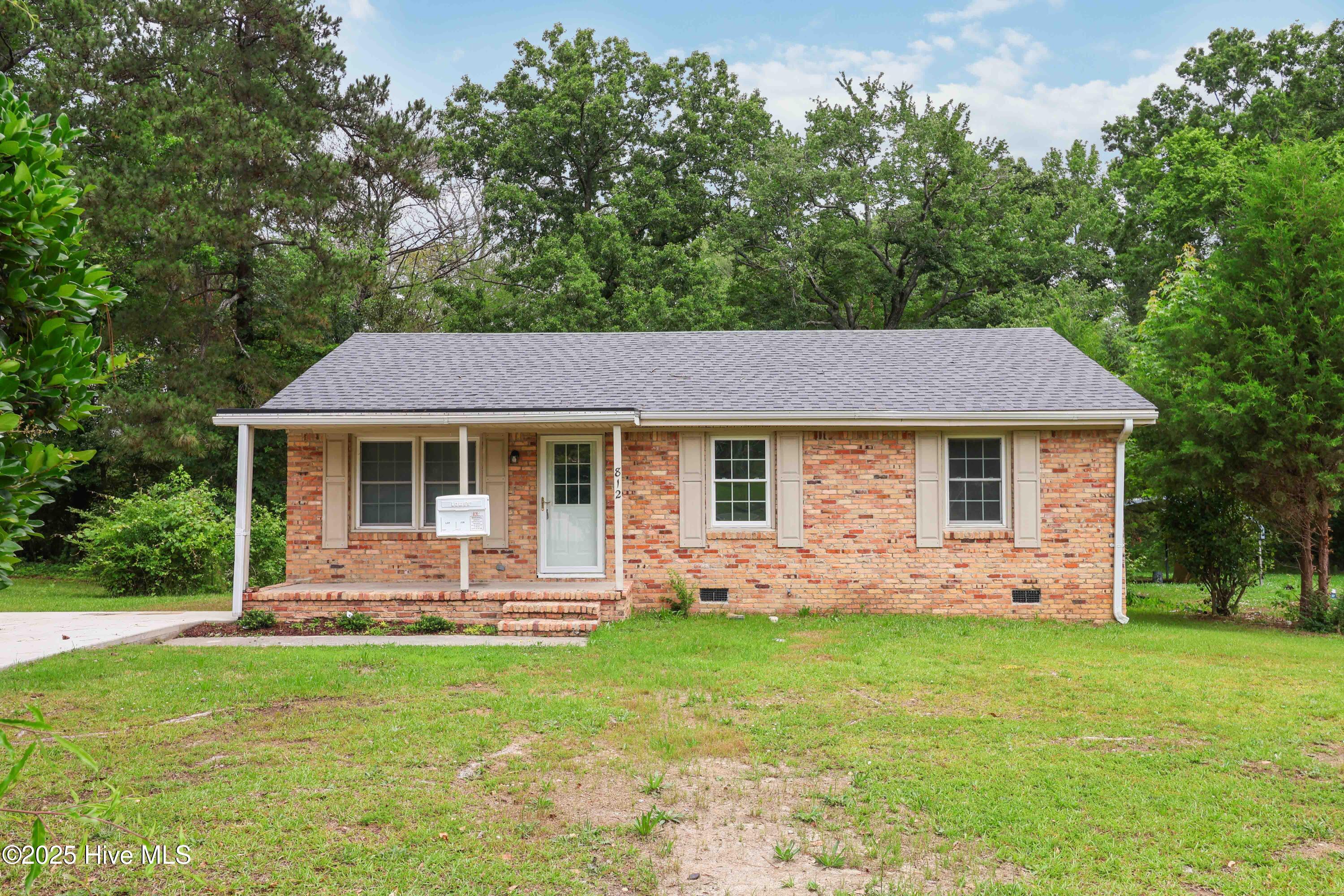 812 Lincoln Drive Property Photo 1