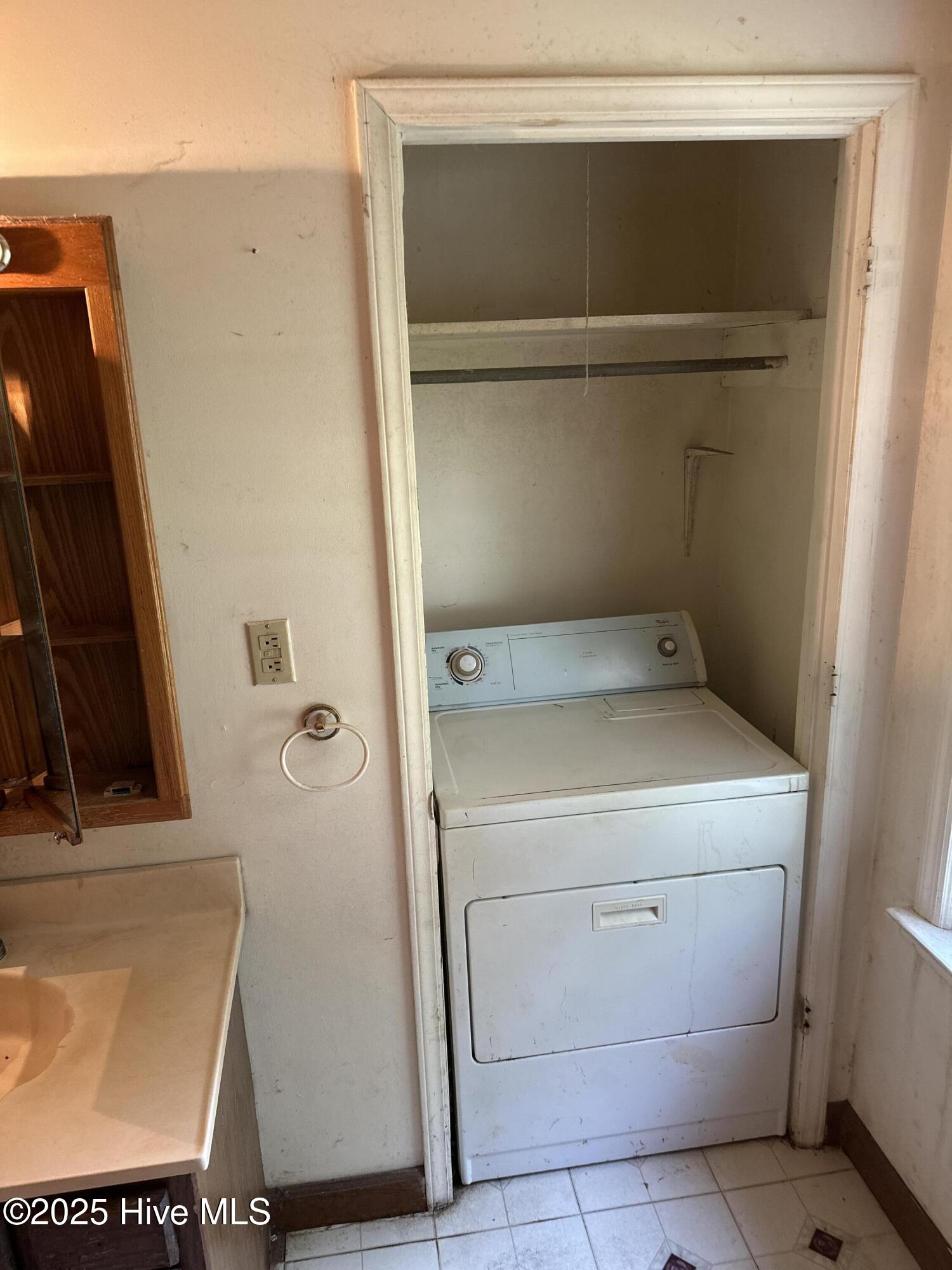 207 South Street Property Photo 8