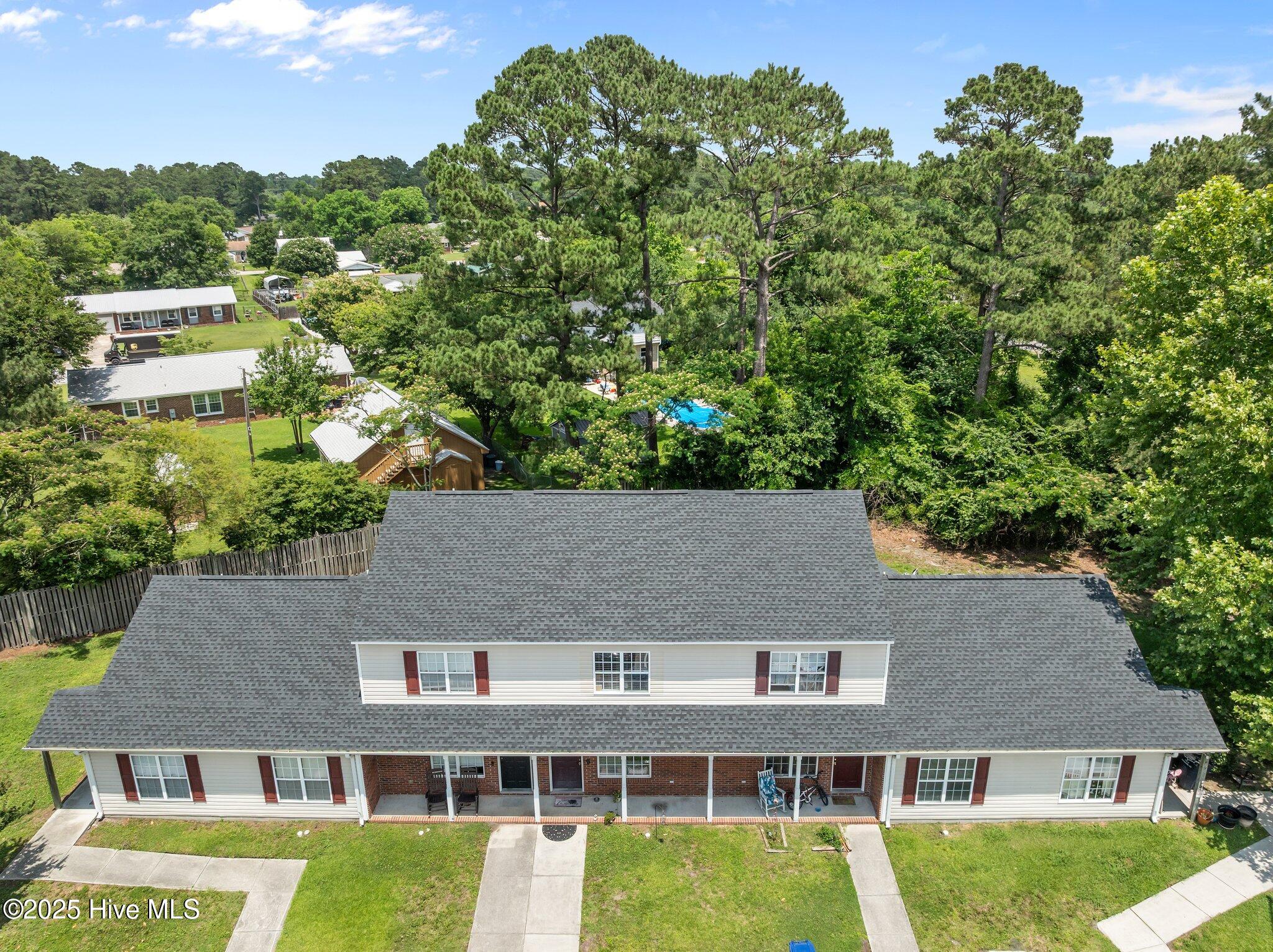 212 Palace Circle