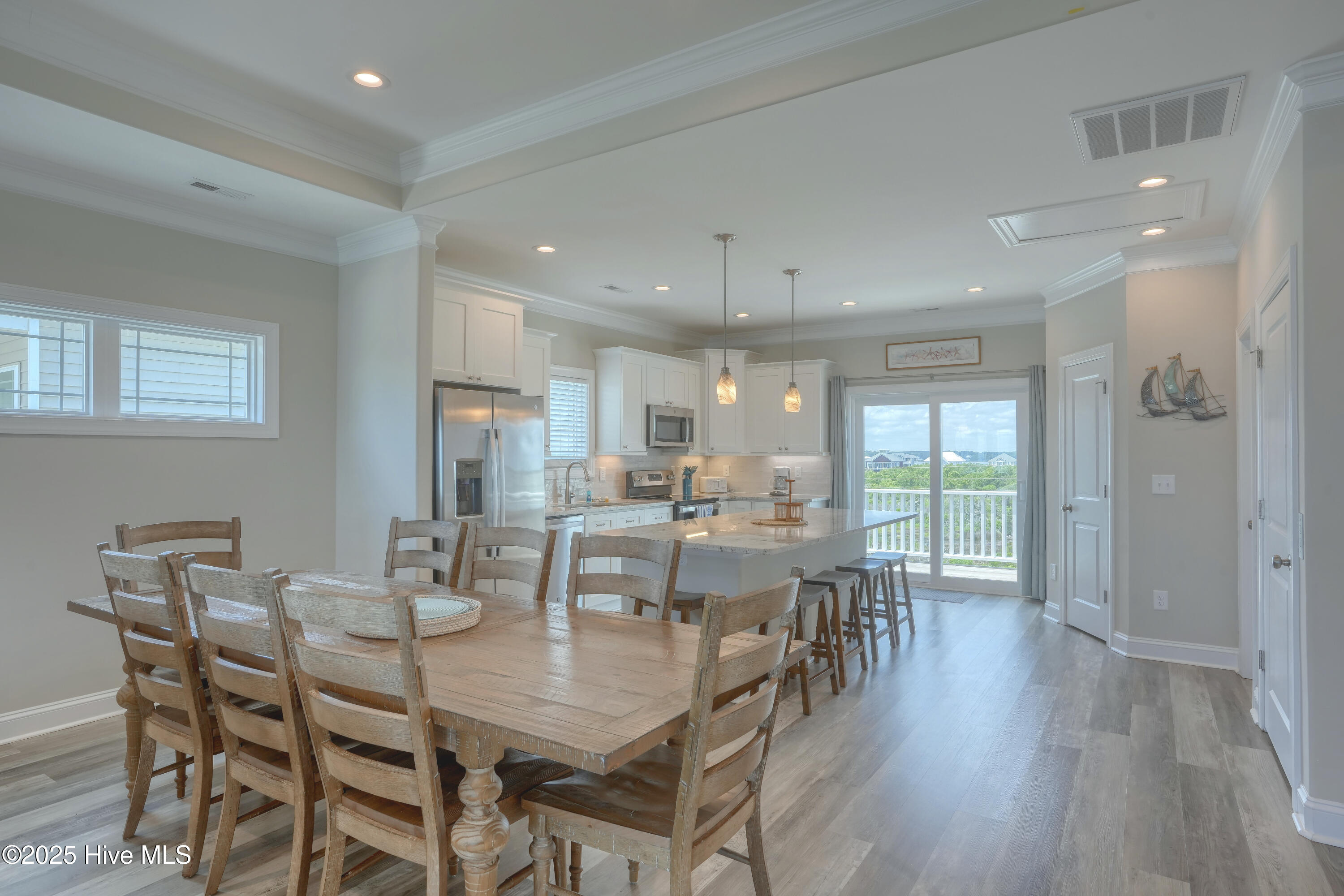 876 Villas Drive Property Photo 10