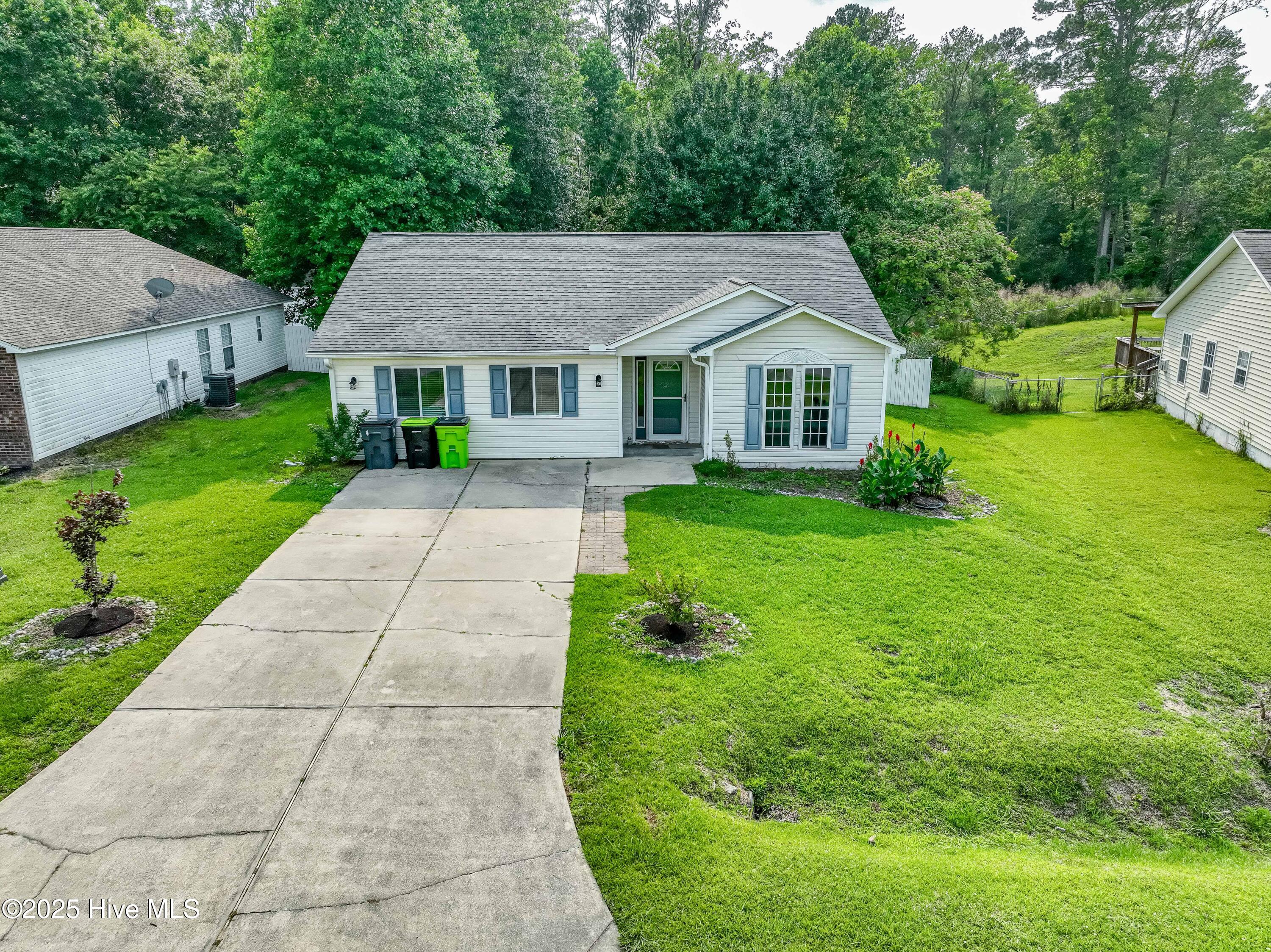 127 Luke Court Property Photo 1