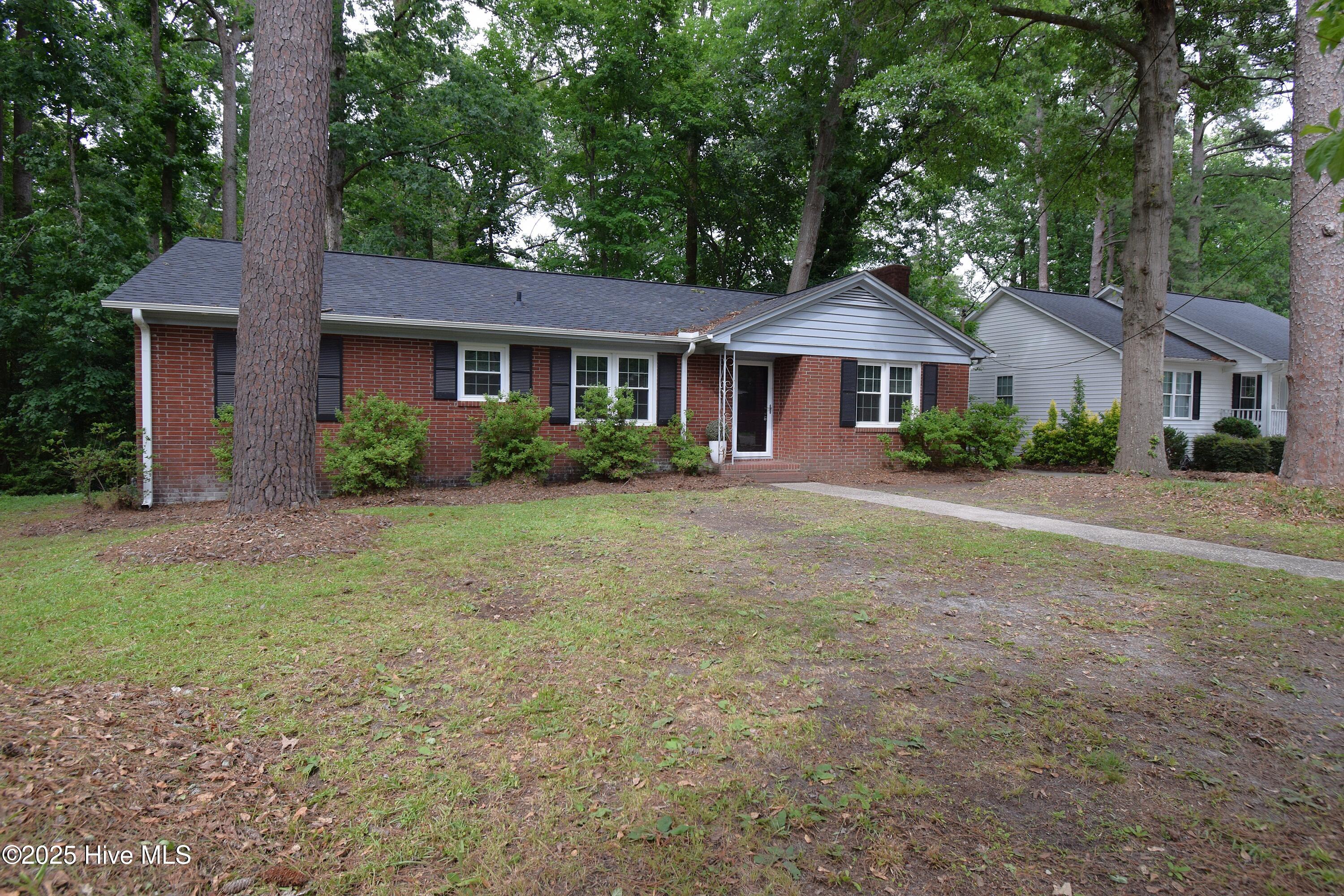 1415 N Overlook Drive Property Photo 1