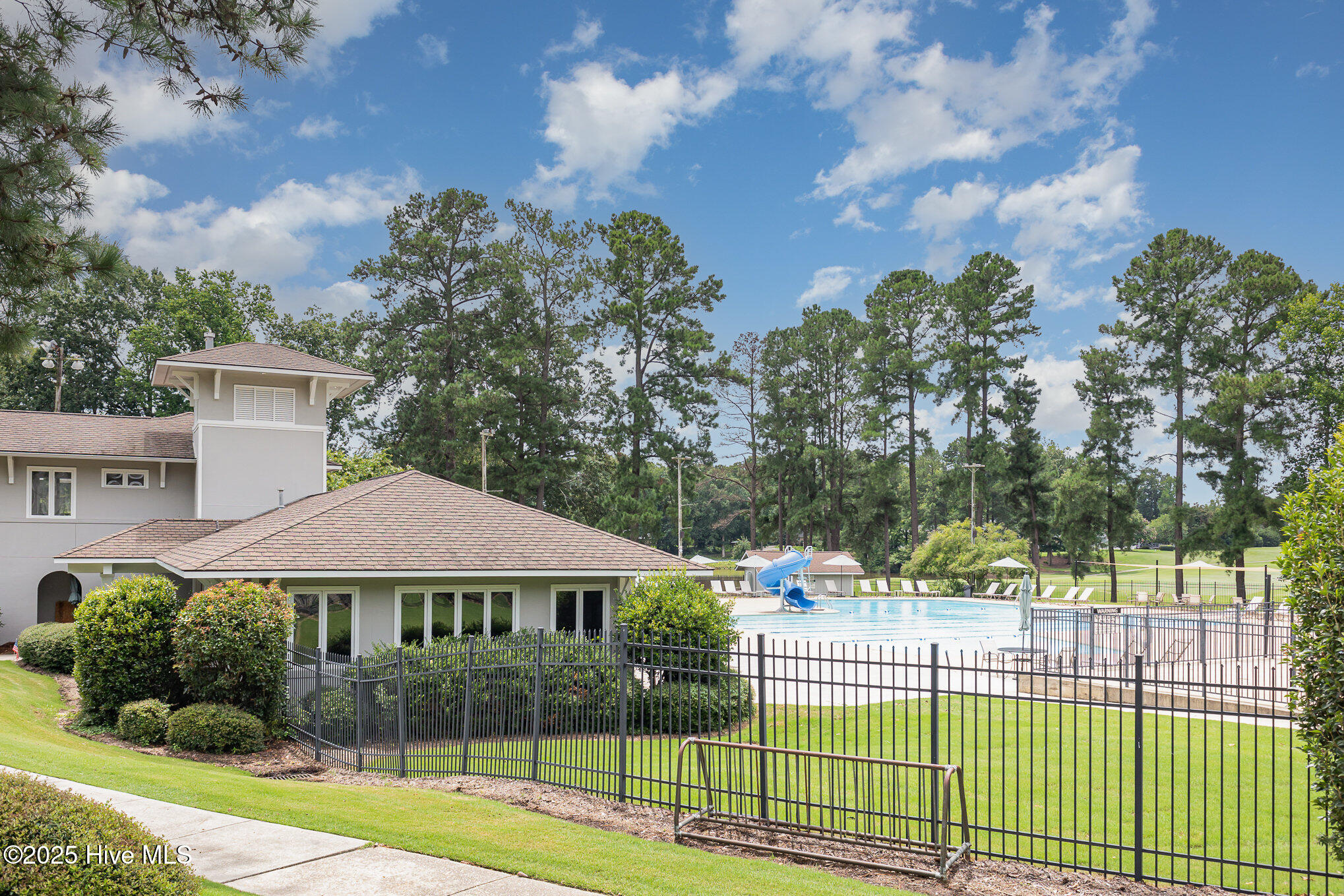 4610 Pinehurst Drive Property Photo 3