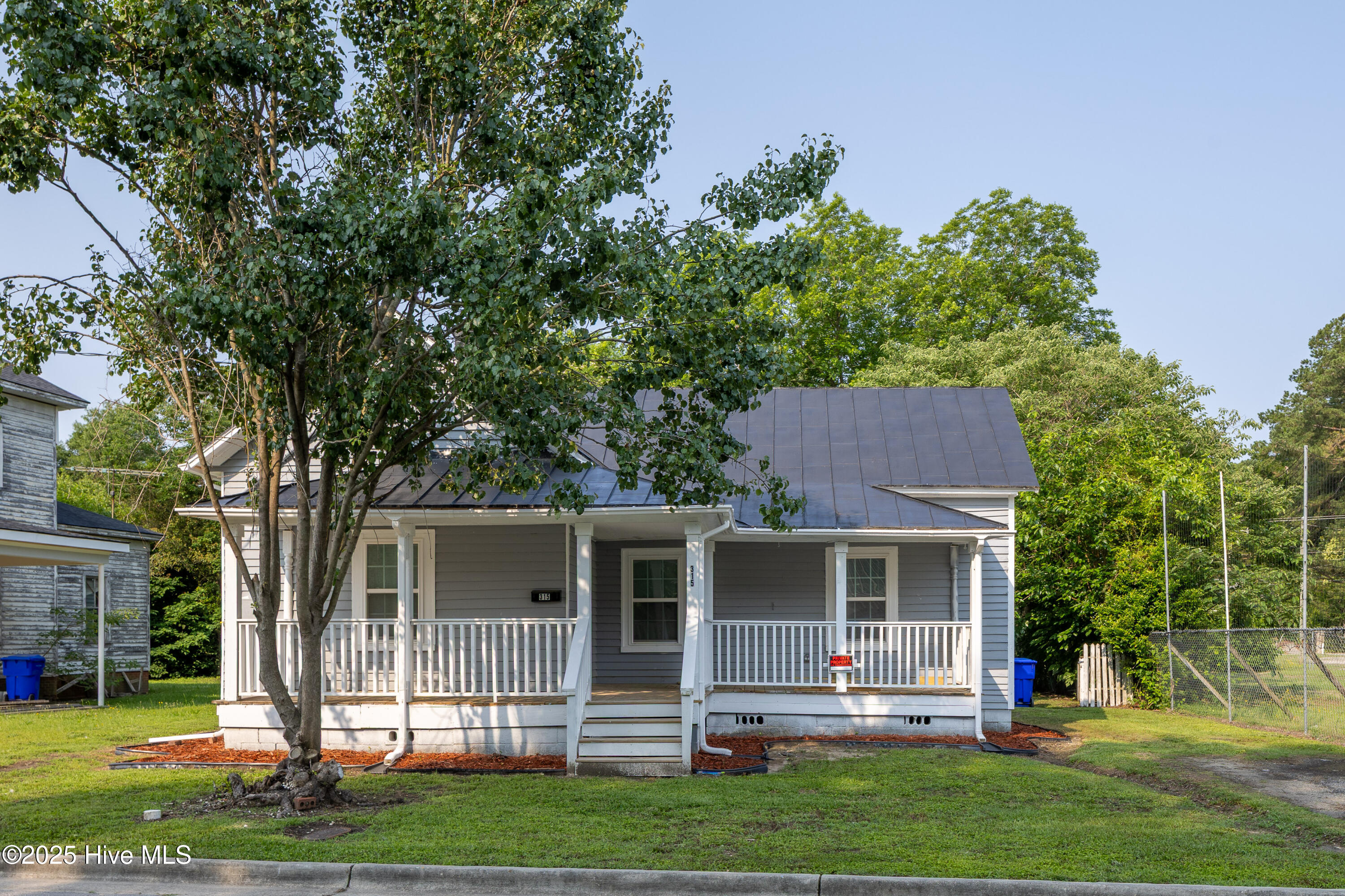 315 Giddens Street