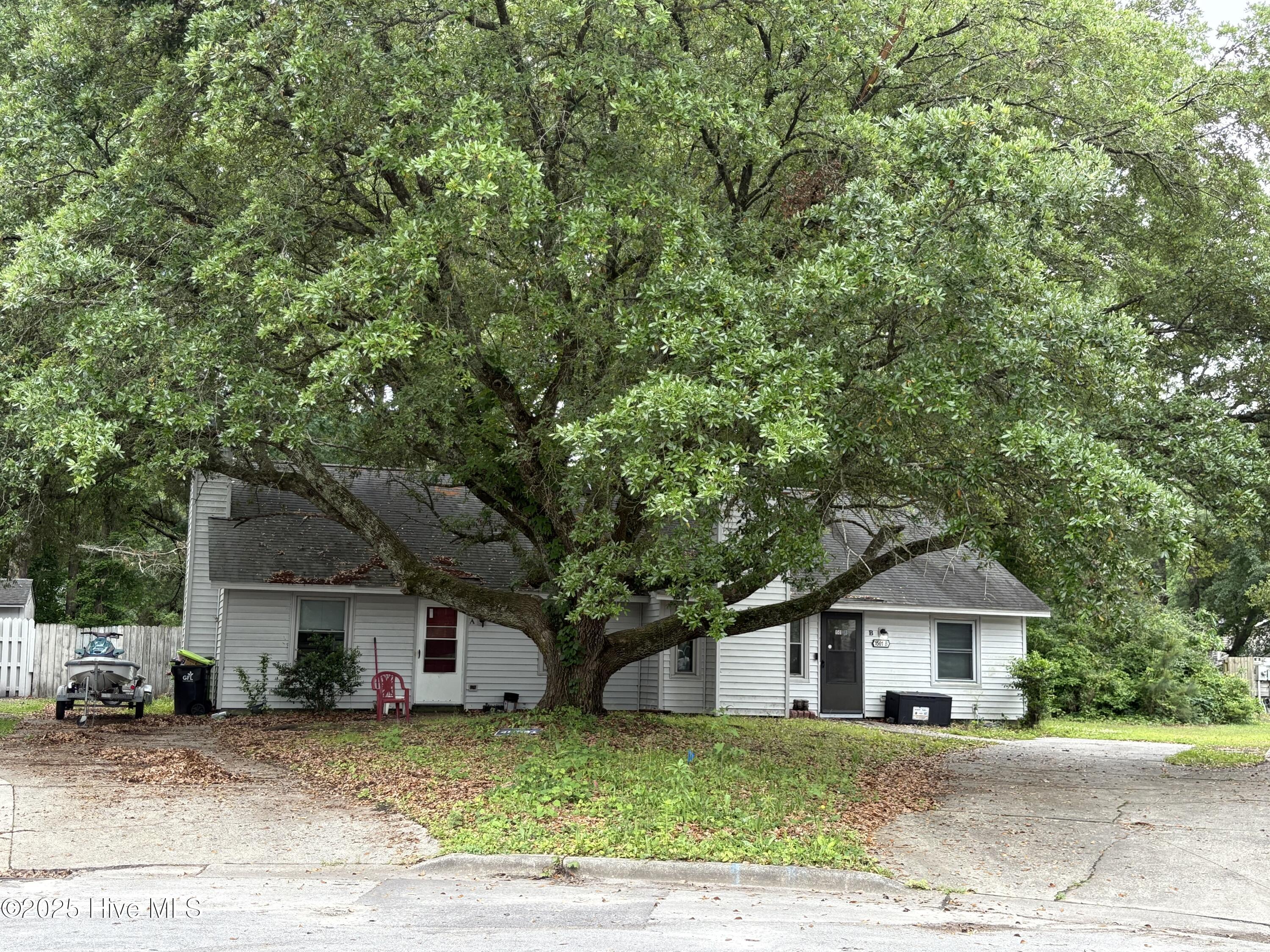 1501 A, B Dartmouth Lane Property Photo 1
