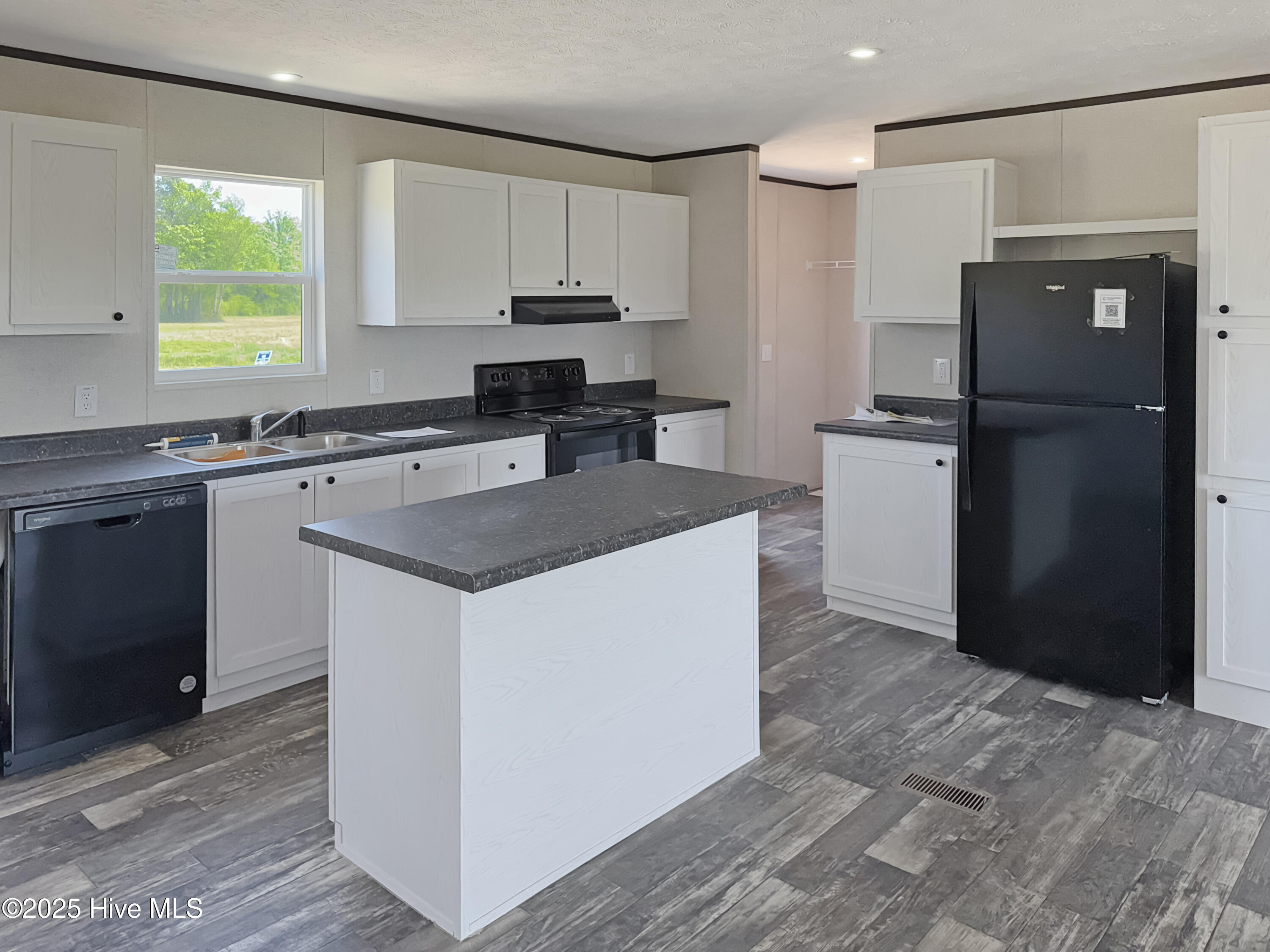 569 Pope Road Property Photo 4