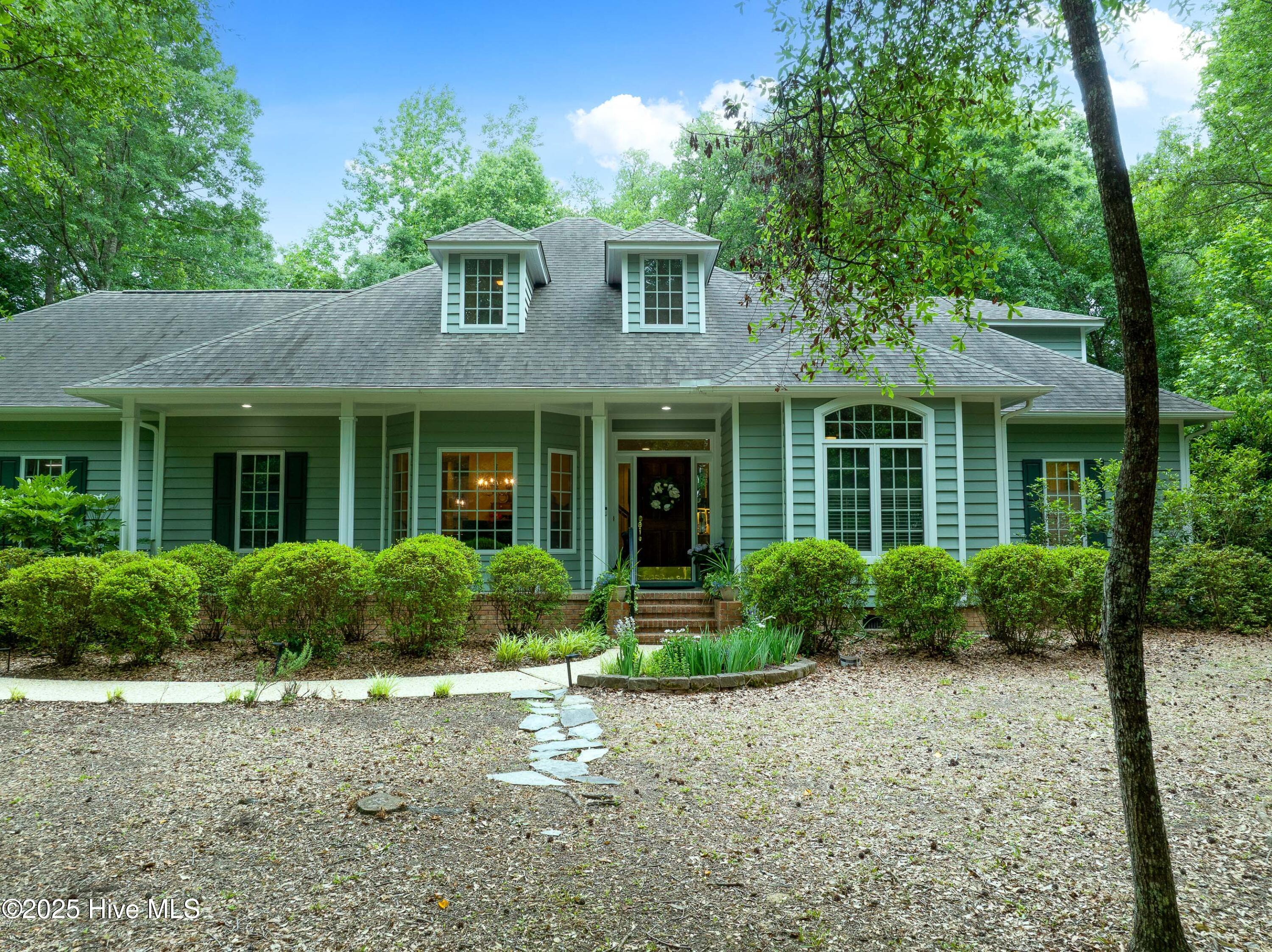1012 Creekside Lane Property Photo 1