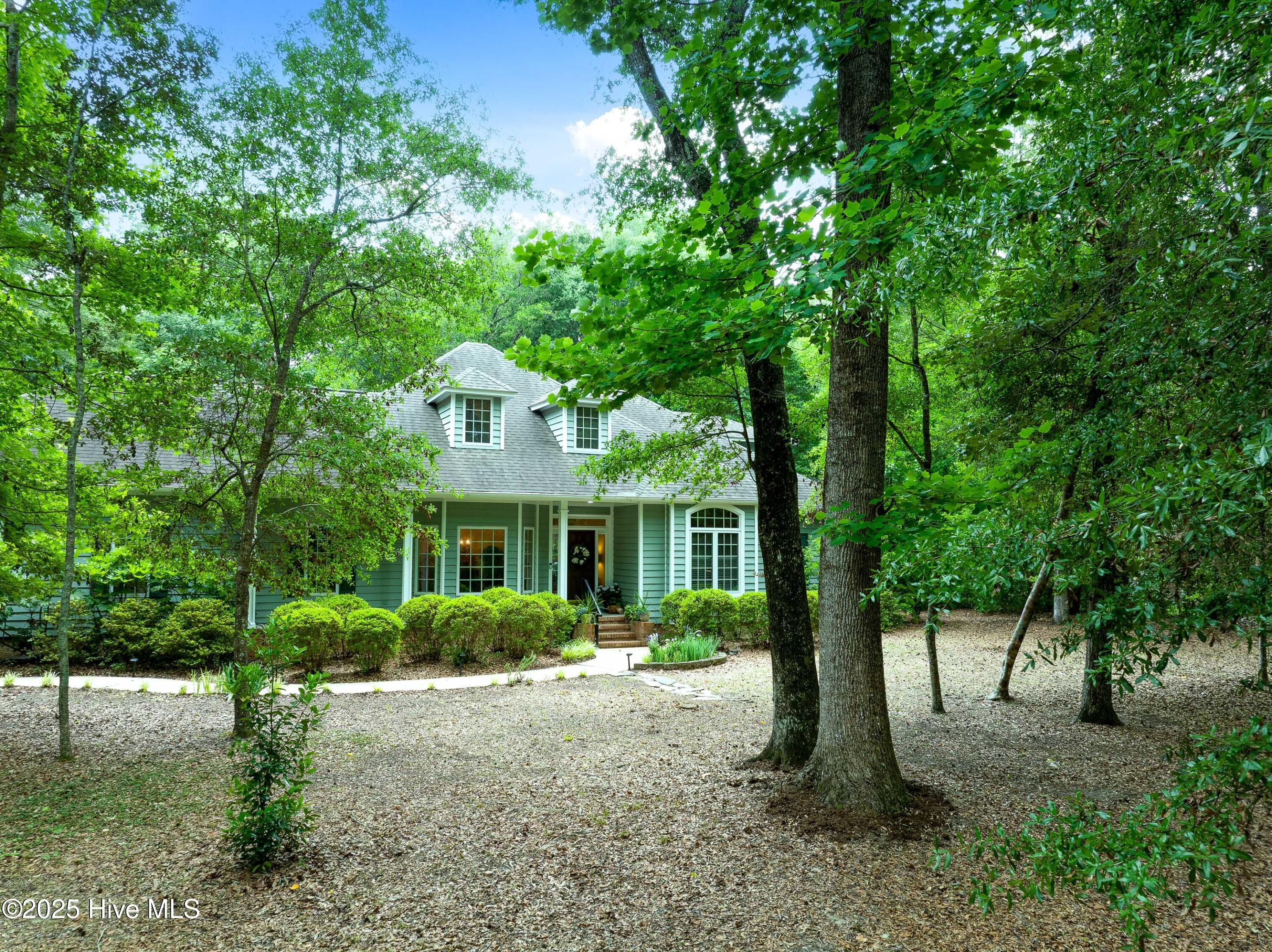 1012 Creekside Lane Property Photo 1