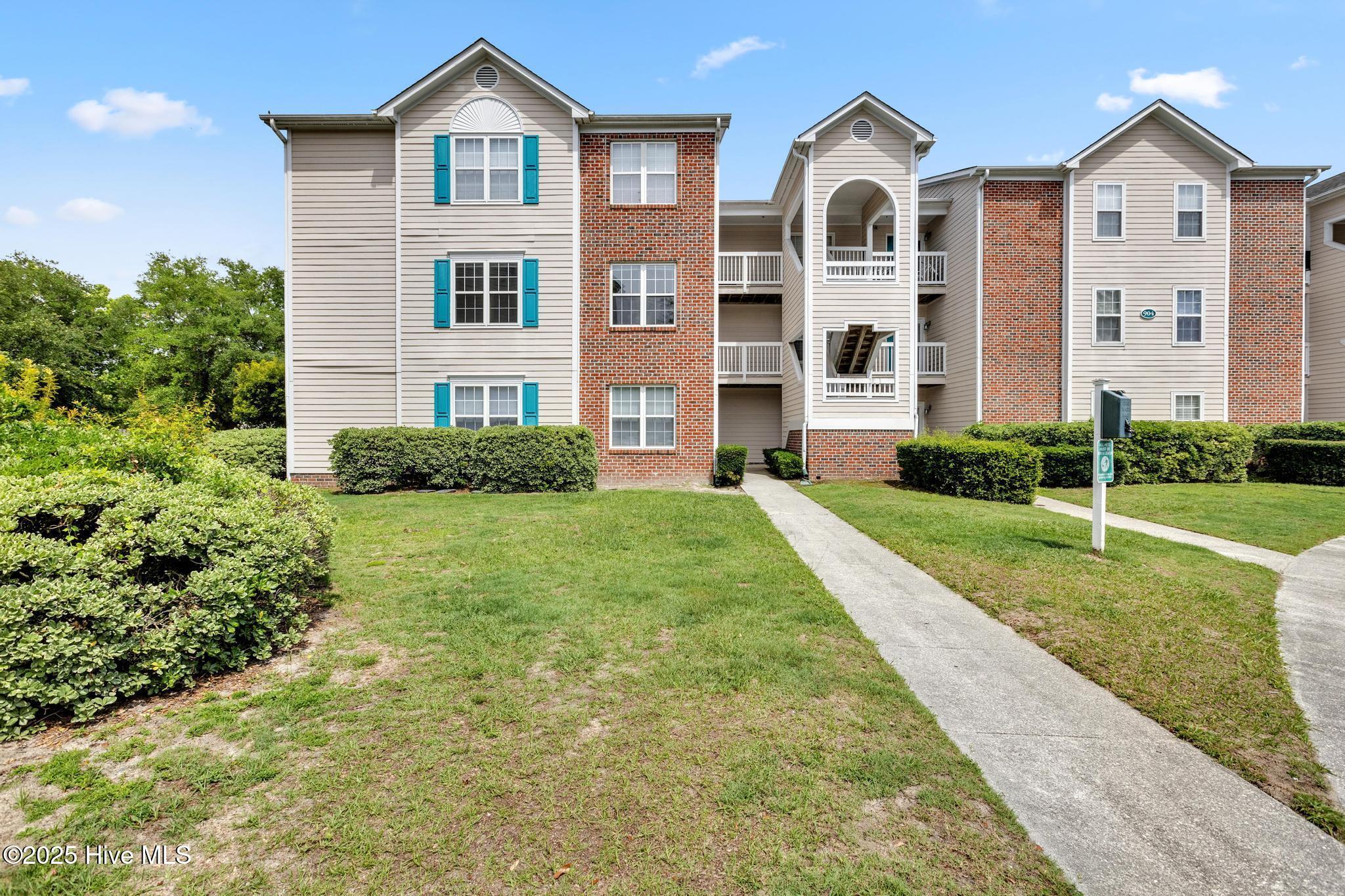 904 Litchfield Way E Property Photo 1