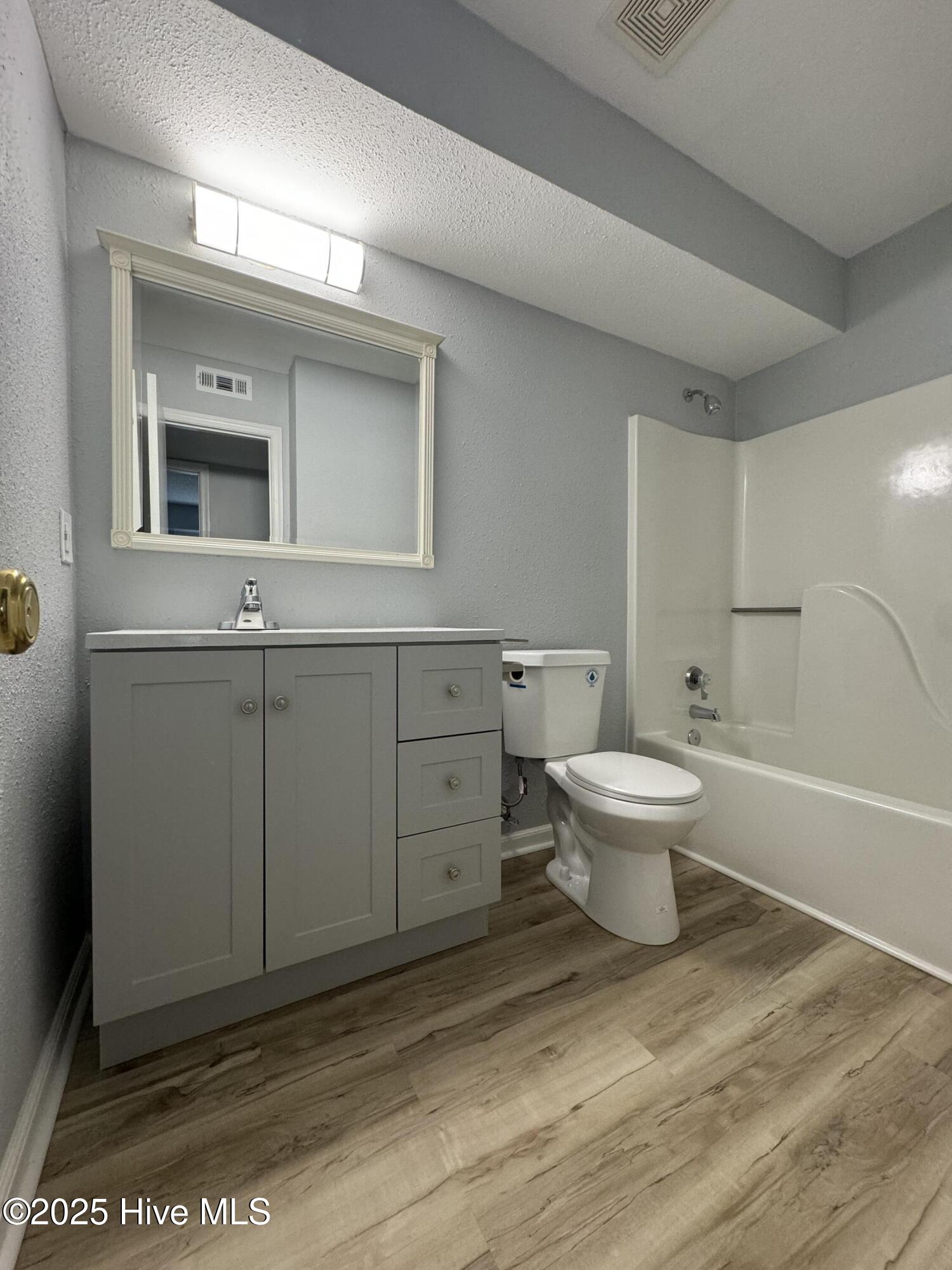 5633 Hornaday Road C Property Photo 4