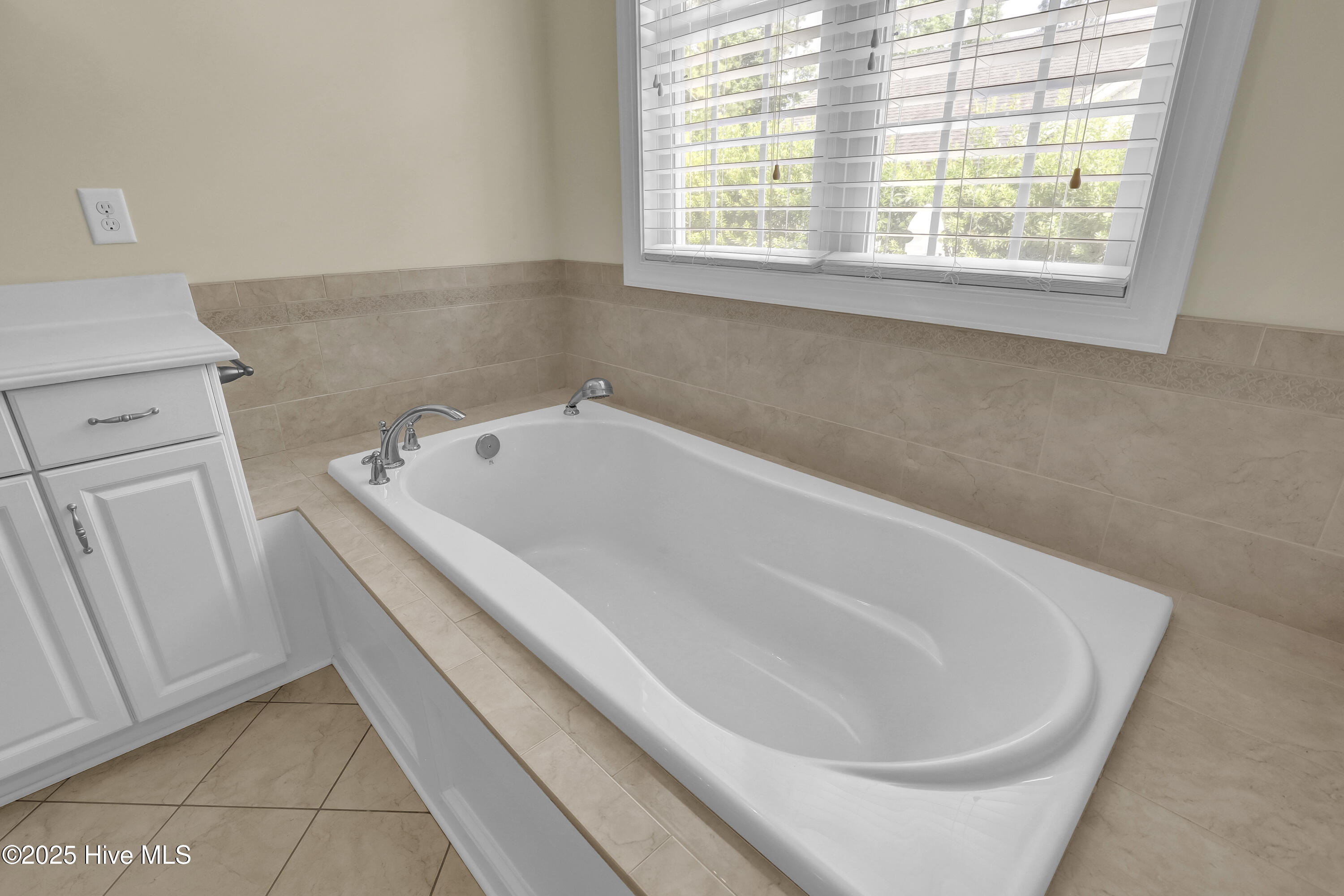 120 E High Bluff Drive Property Photo 21