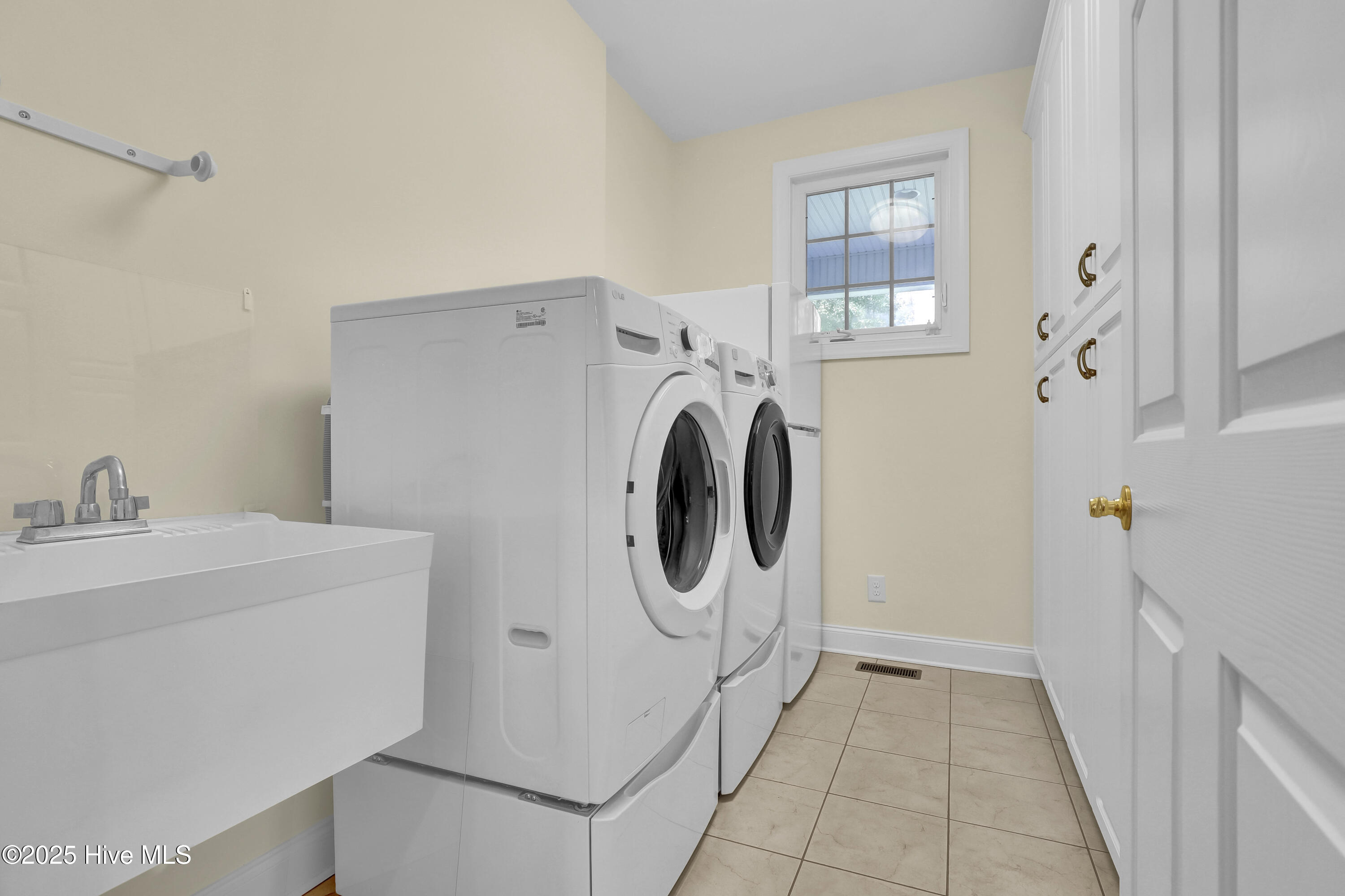 120 E High Bluff Drive Property Photo 27