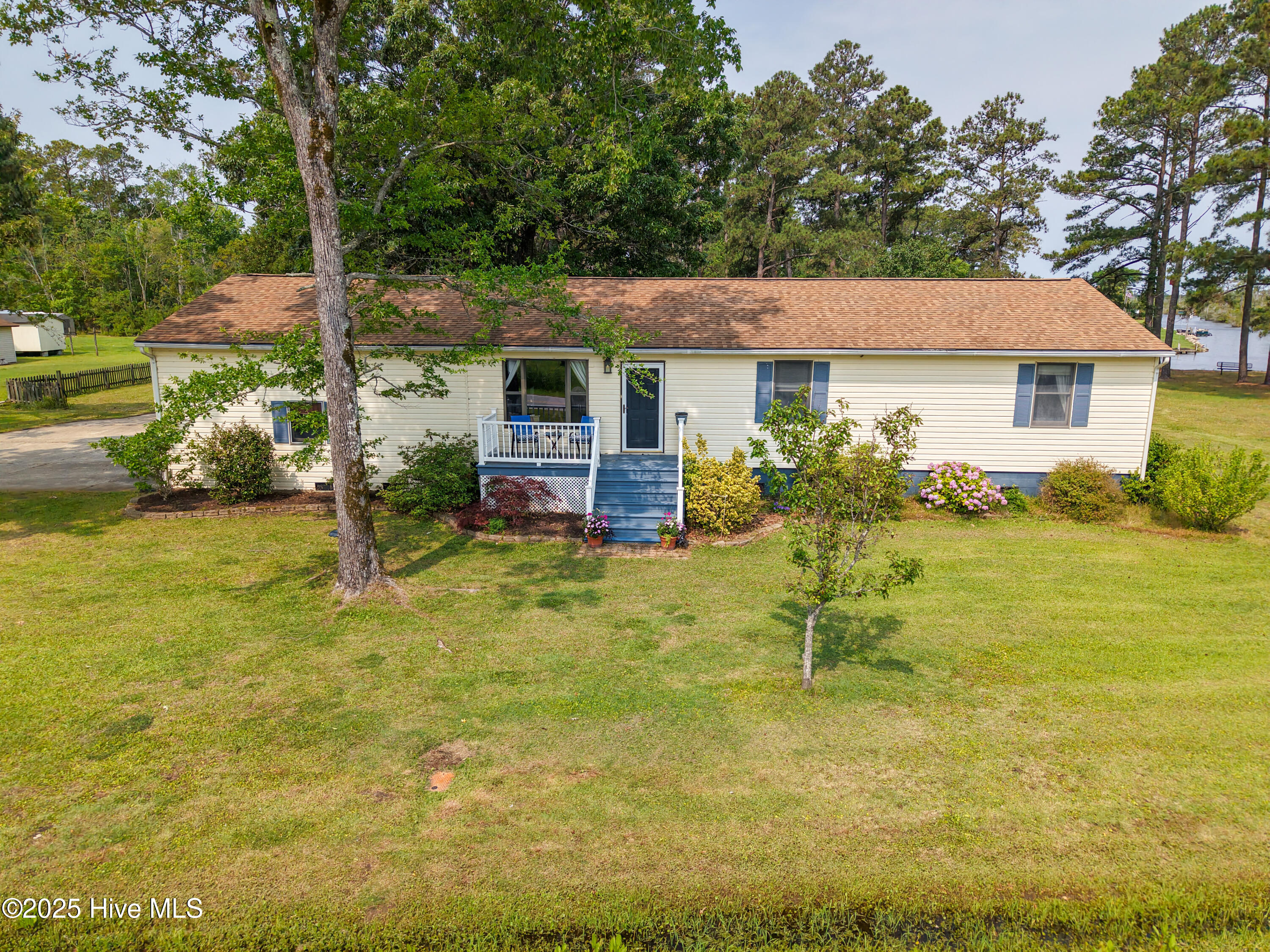 407 Driftwood Drive Property Photo 1