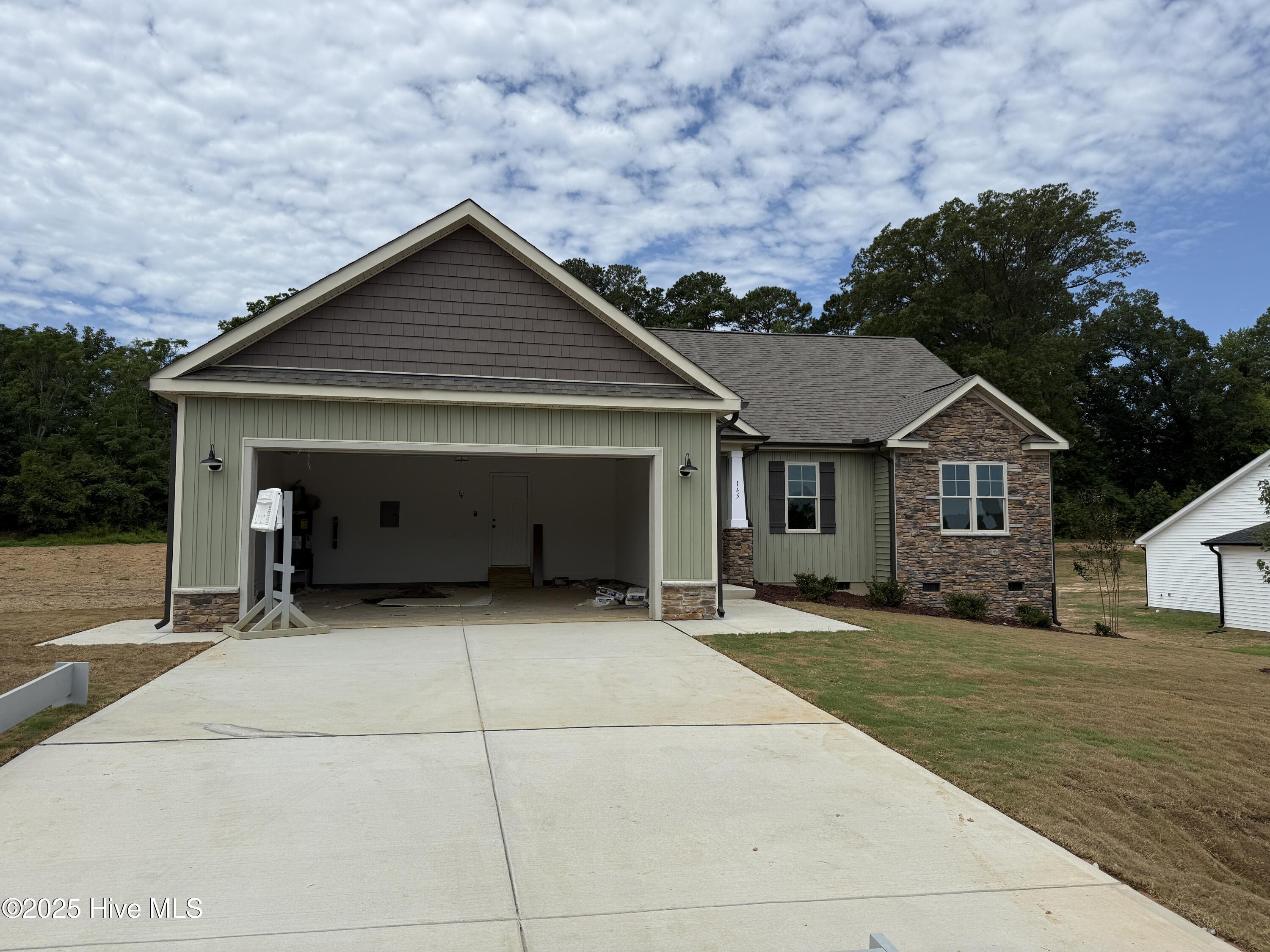 145 Tee Drive Property Photo 1