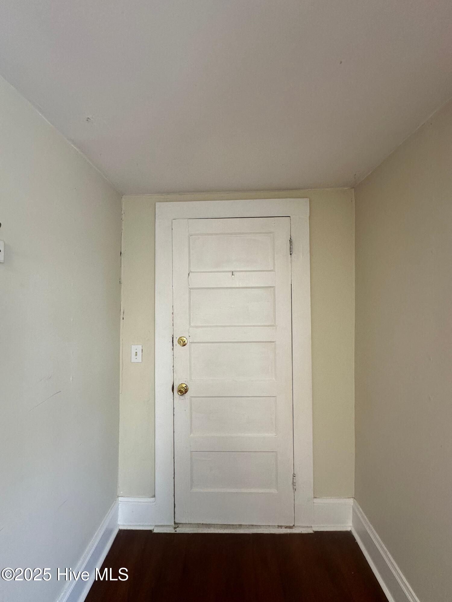 605 W 2nd Street Property Photo 6