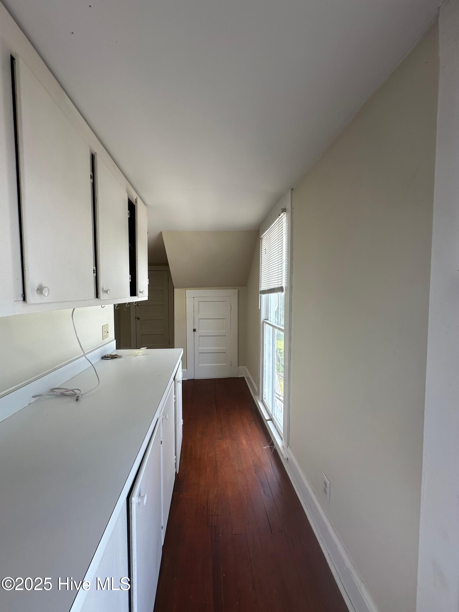 605 W 2nd Street Property Photo 13