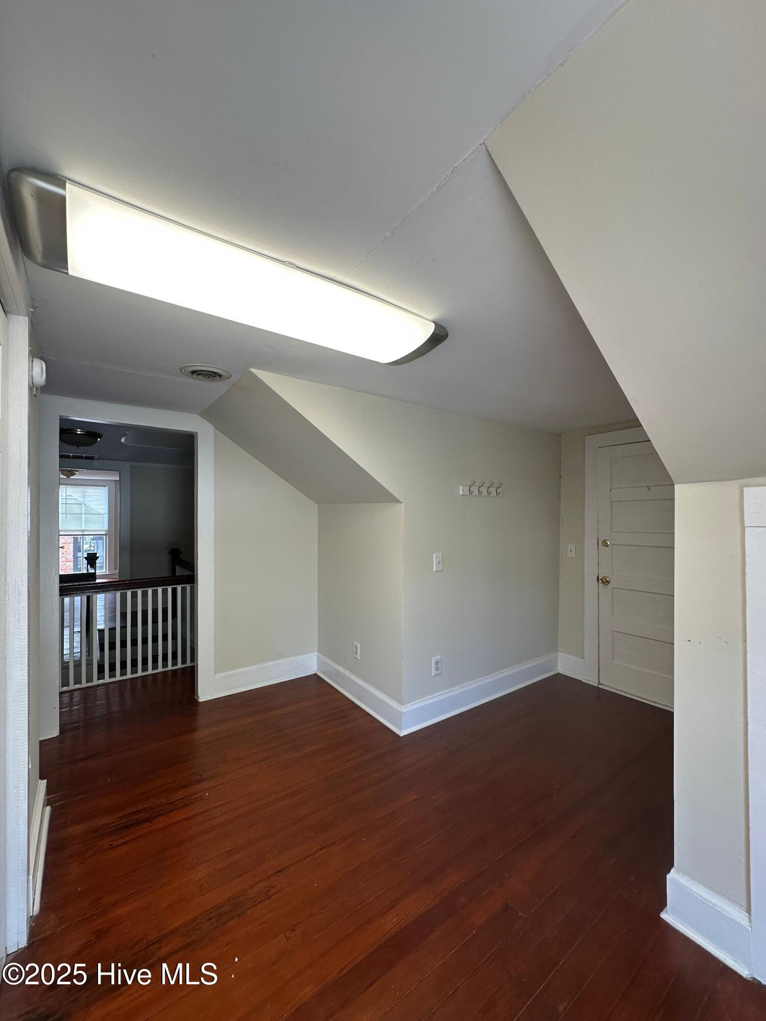 605 W 2nd Street Property Photo 14