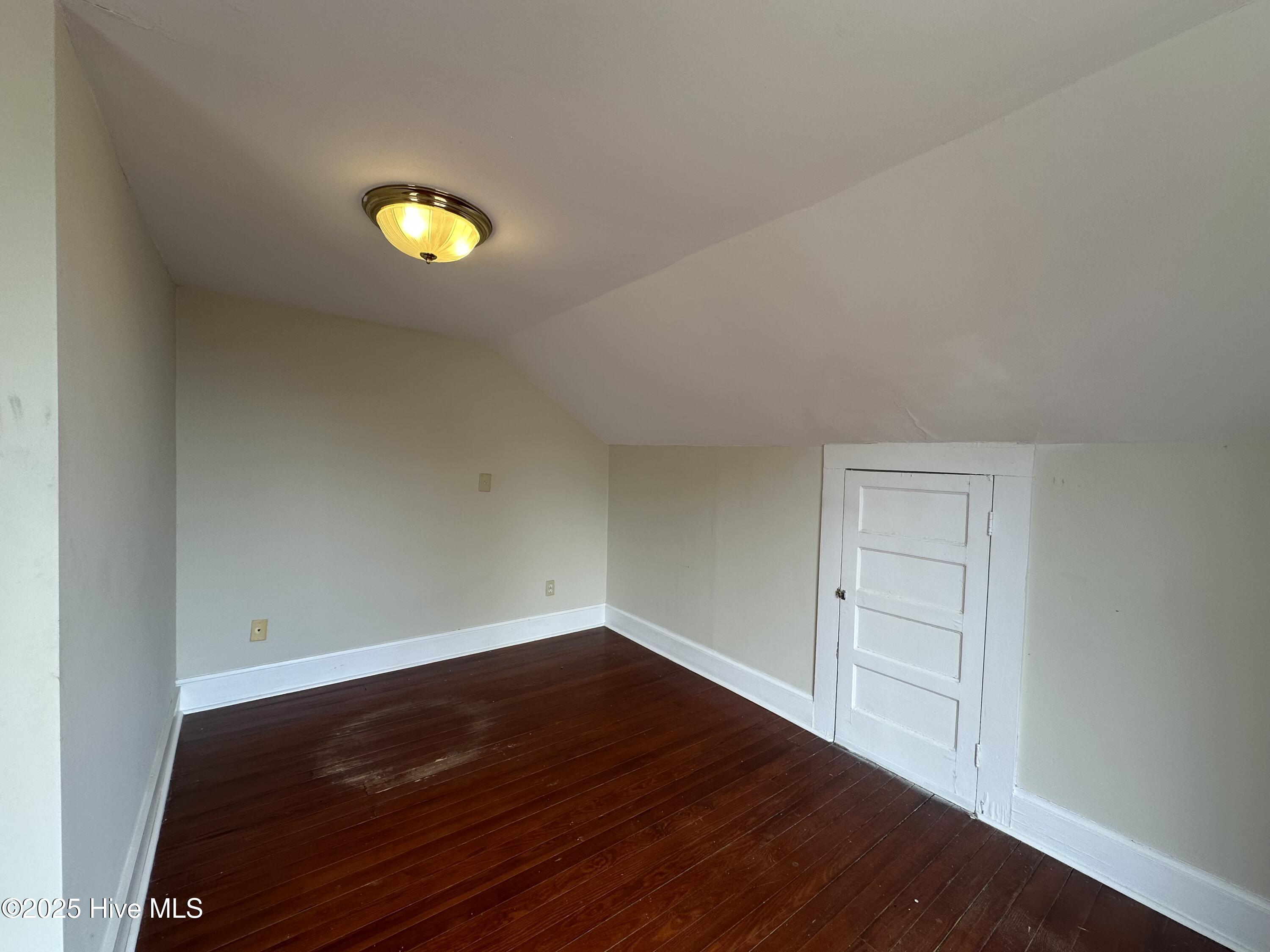 605 W 2nd Street Property Photo 16