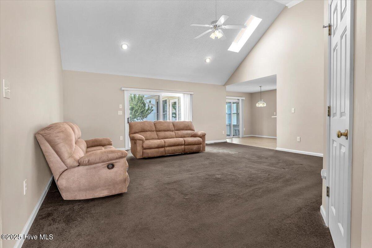 734 Sloop Pointe Lane Property Photo 5