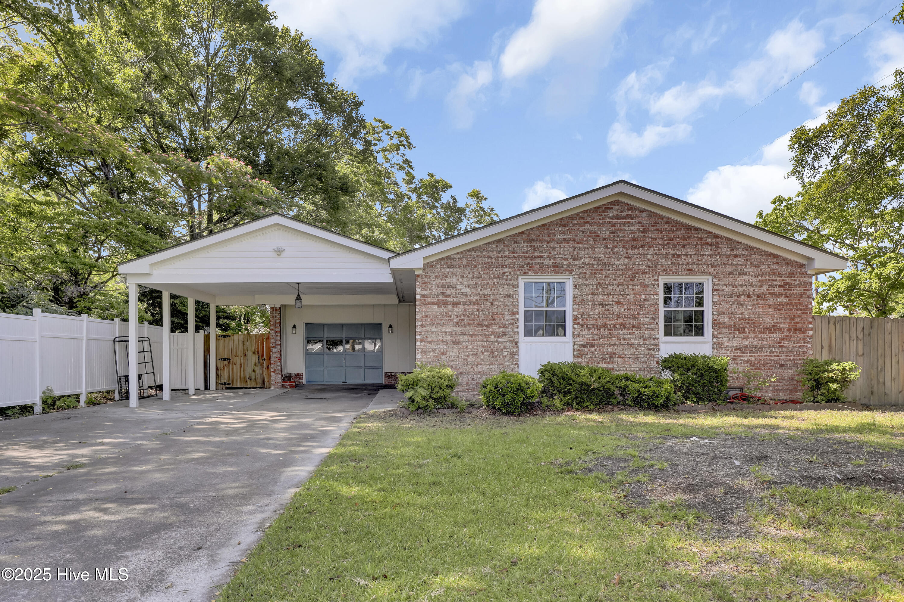 121 E Doris Avenue Property Photo 1