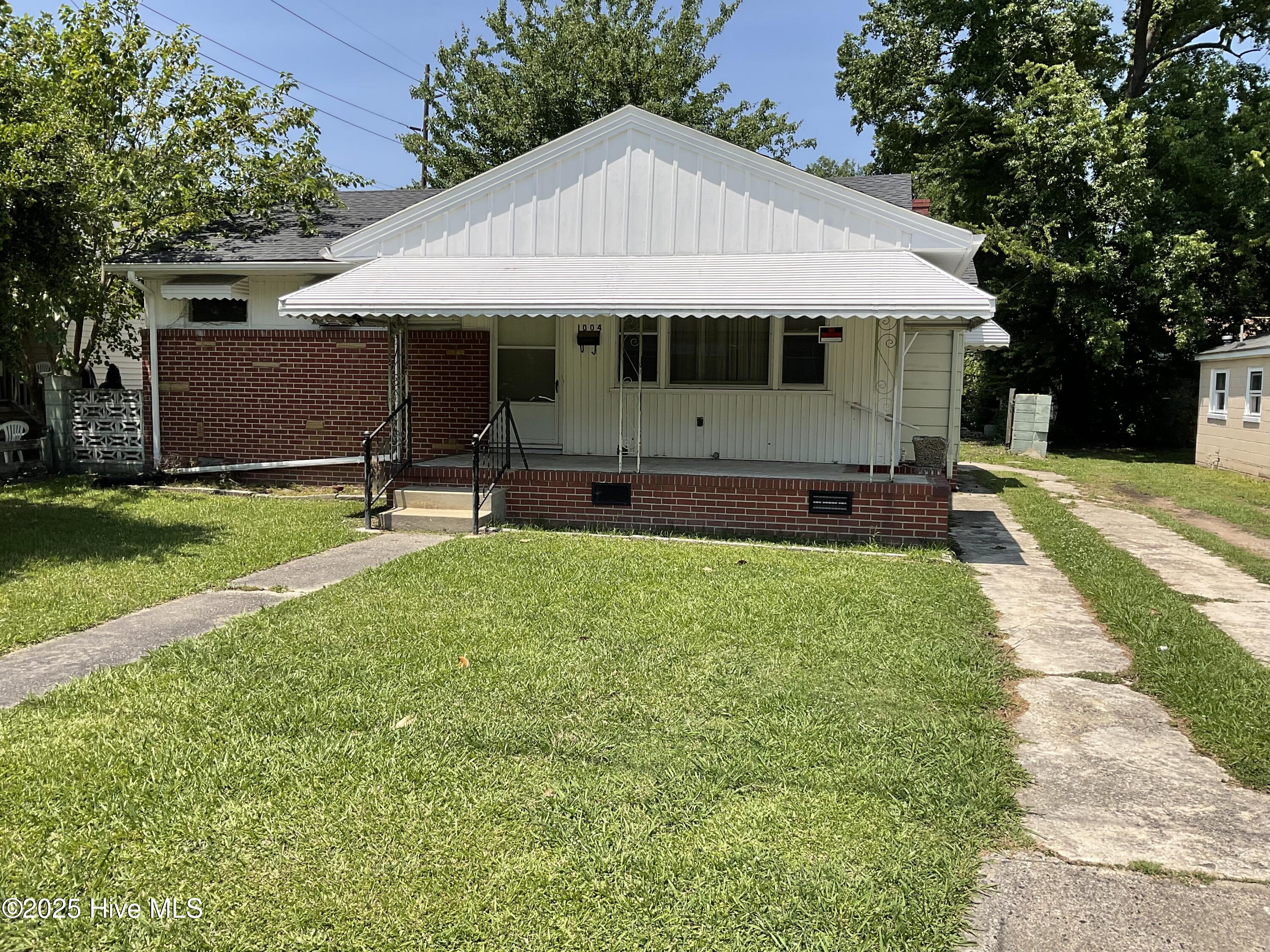 1004 Moore Street Property Photo 1