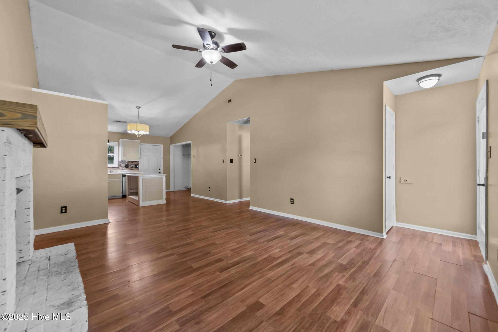 118 Corey Circle Property Photo 4