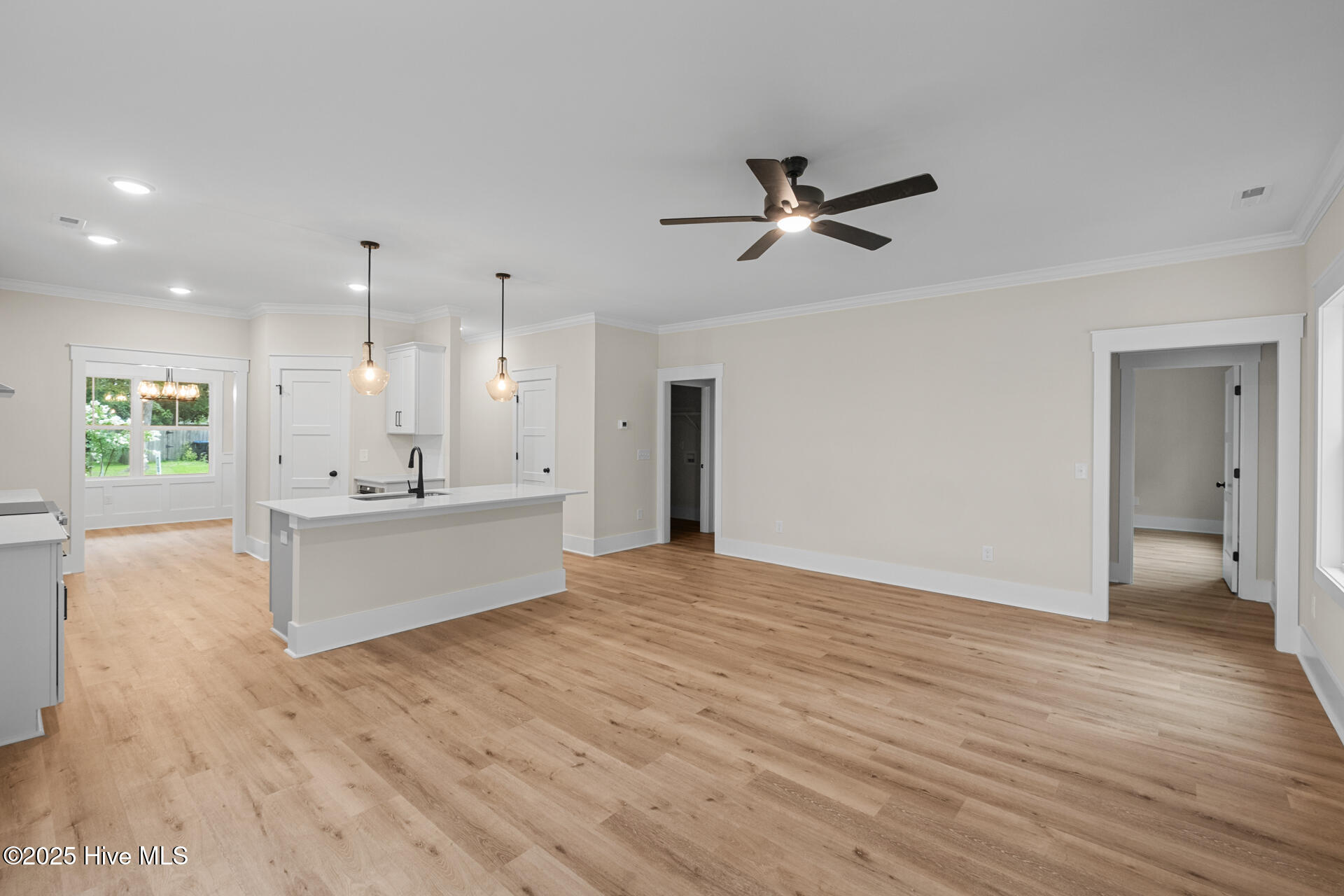 105 N Lloyd Street Street Property Photo 3