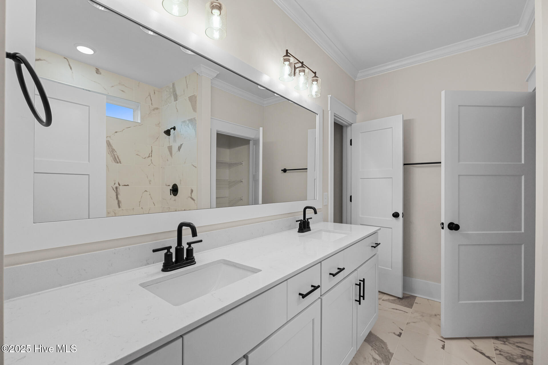 105 N Lloyd Street Street Property Photo 10