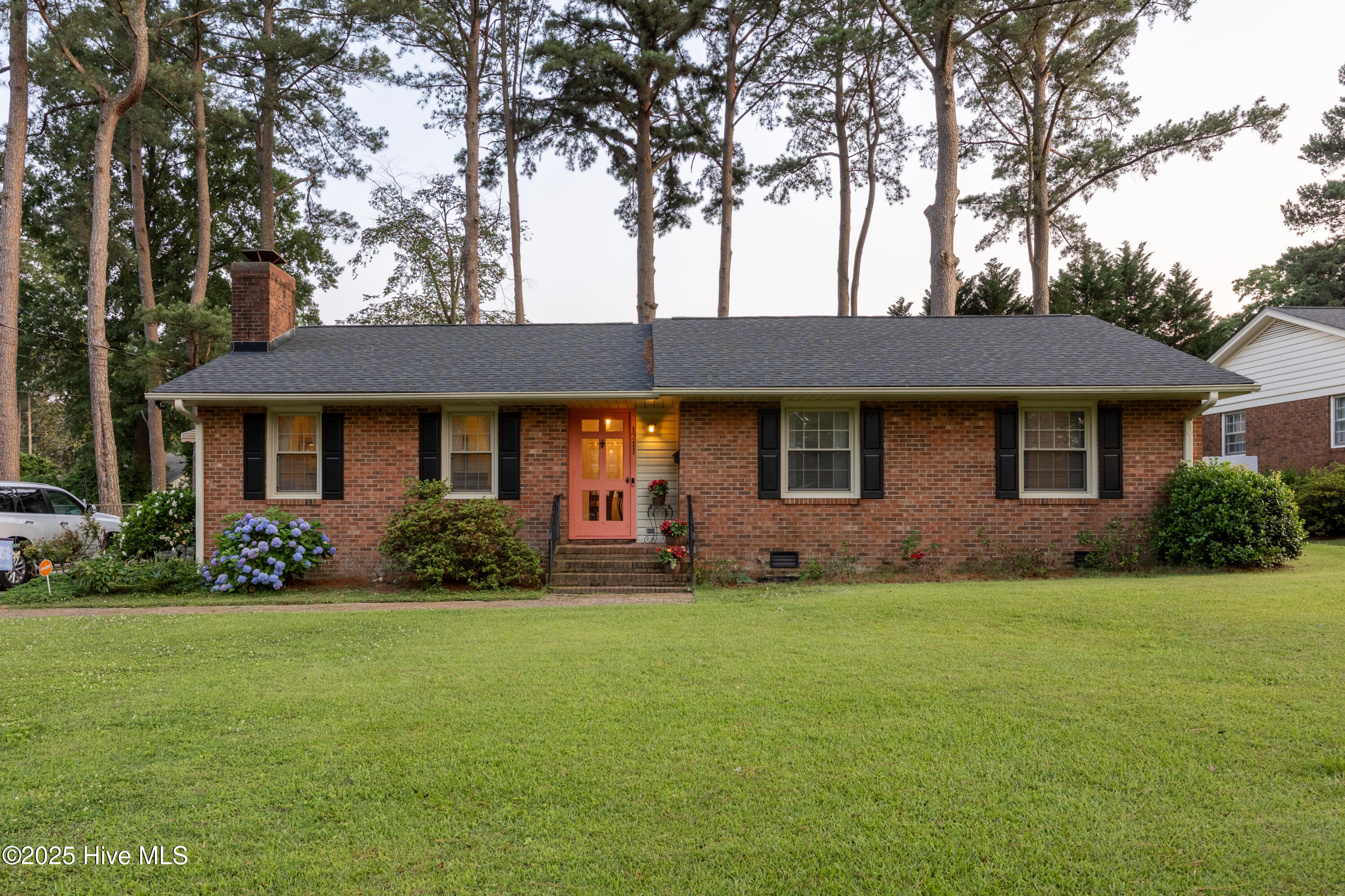 1711 Woodside Drive Property Photo 1