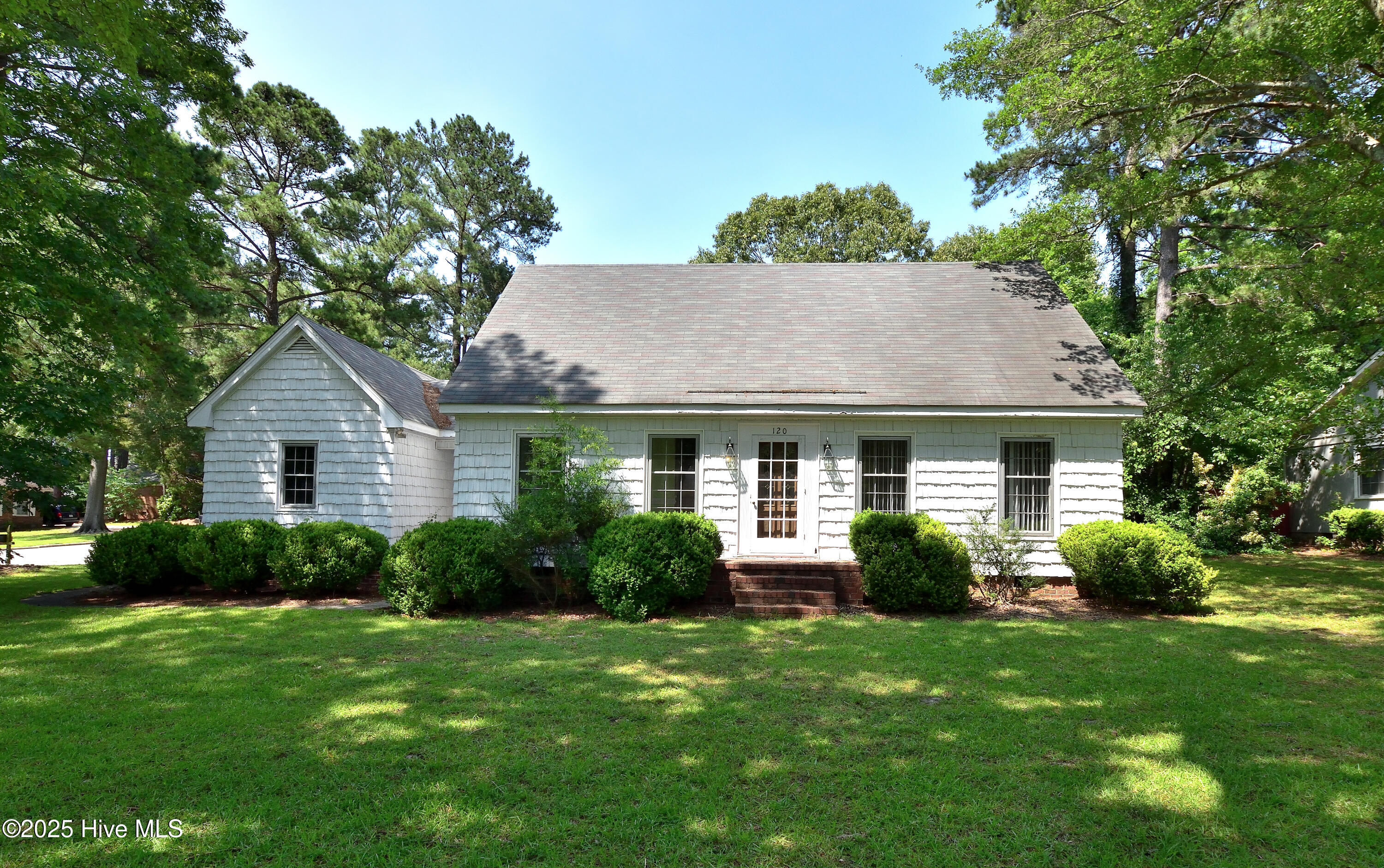 120 Foxhall Drive Property Photo 1