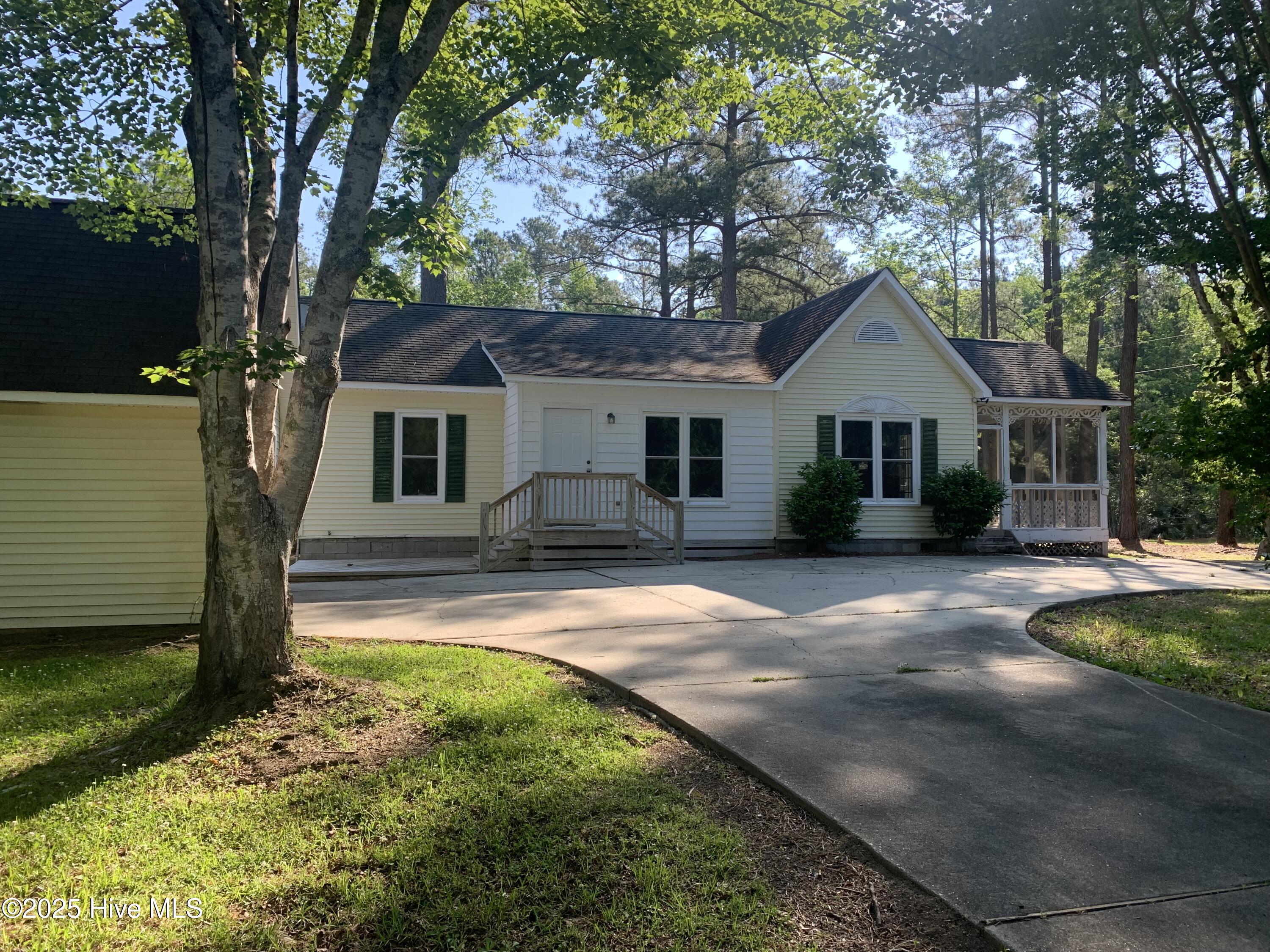 453 Alligator Loop Road Property Photo 1