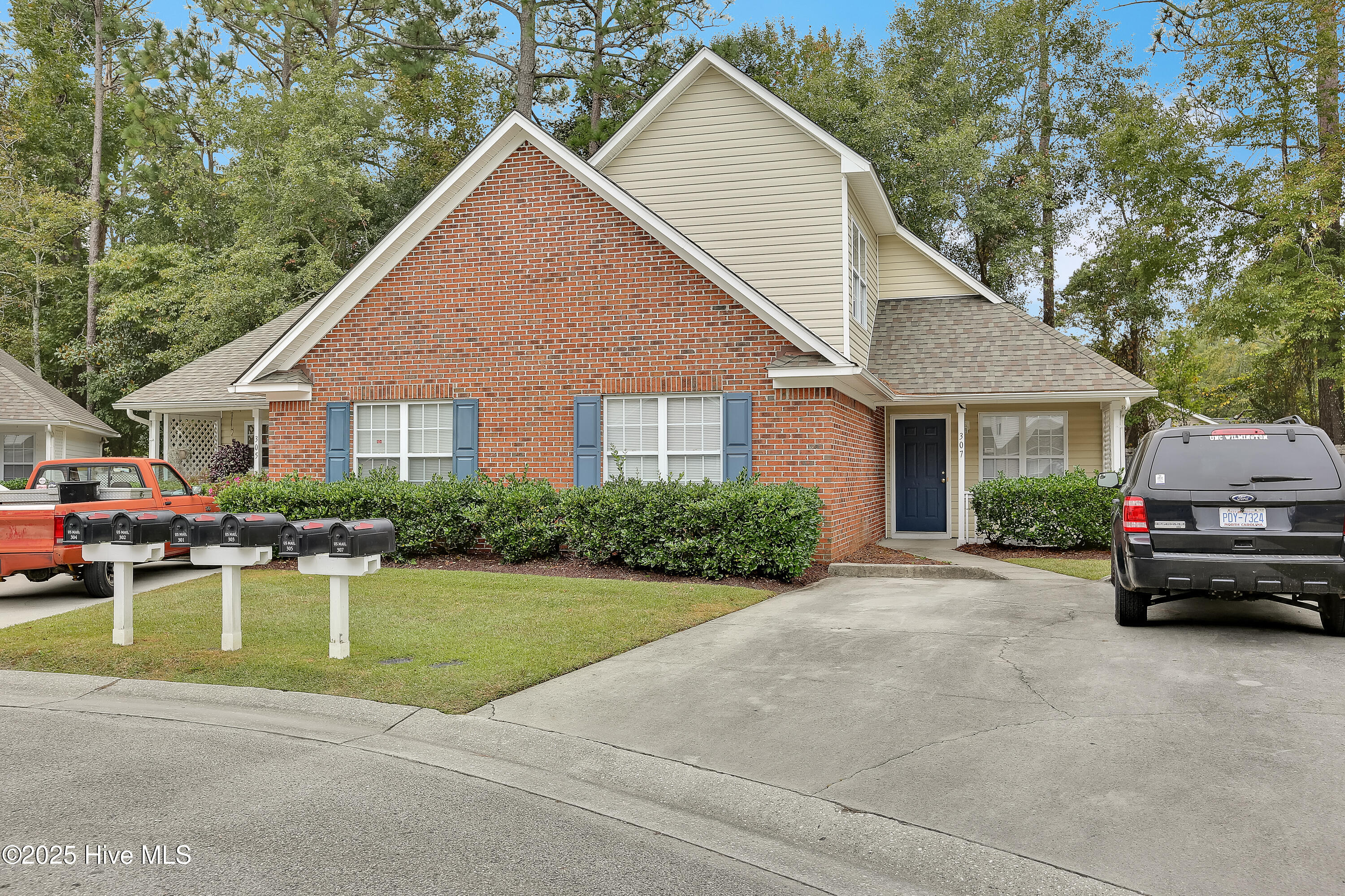 305 Saint Rosea Drive Property Photo 2