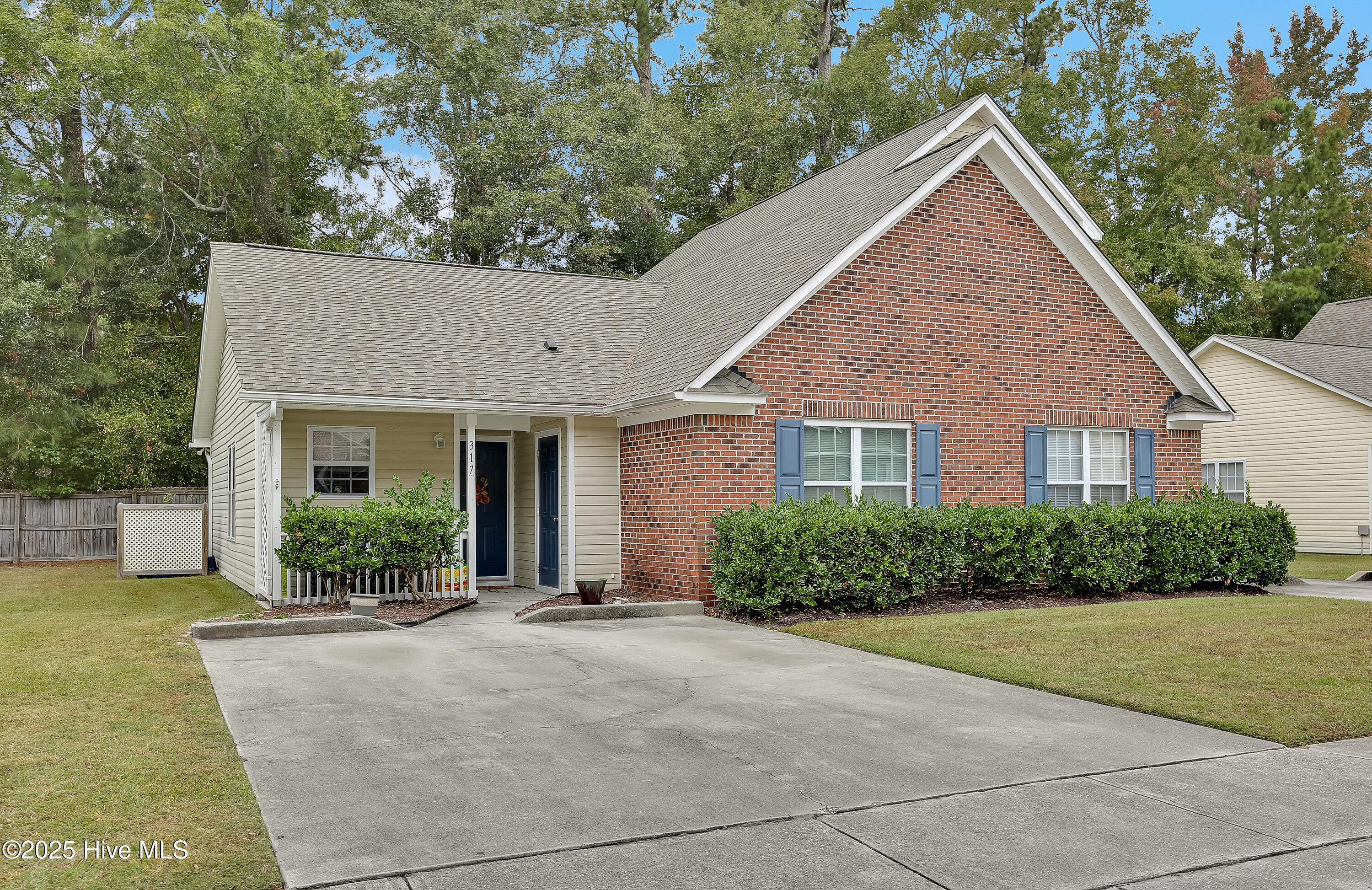 305 Saint Rosea Drive Property Photo 3