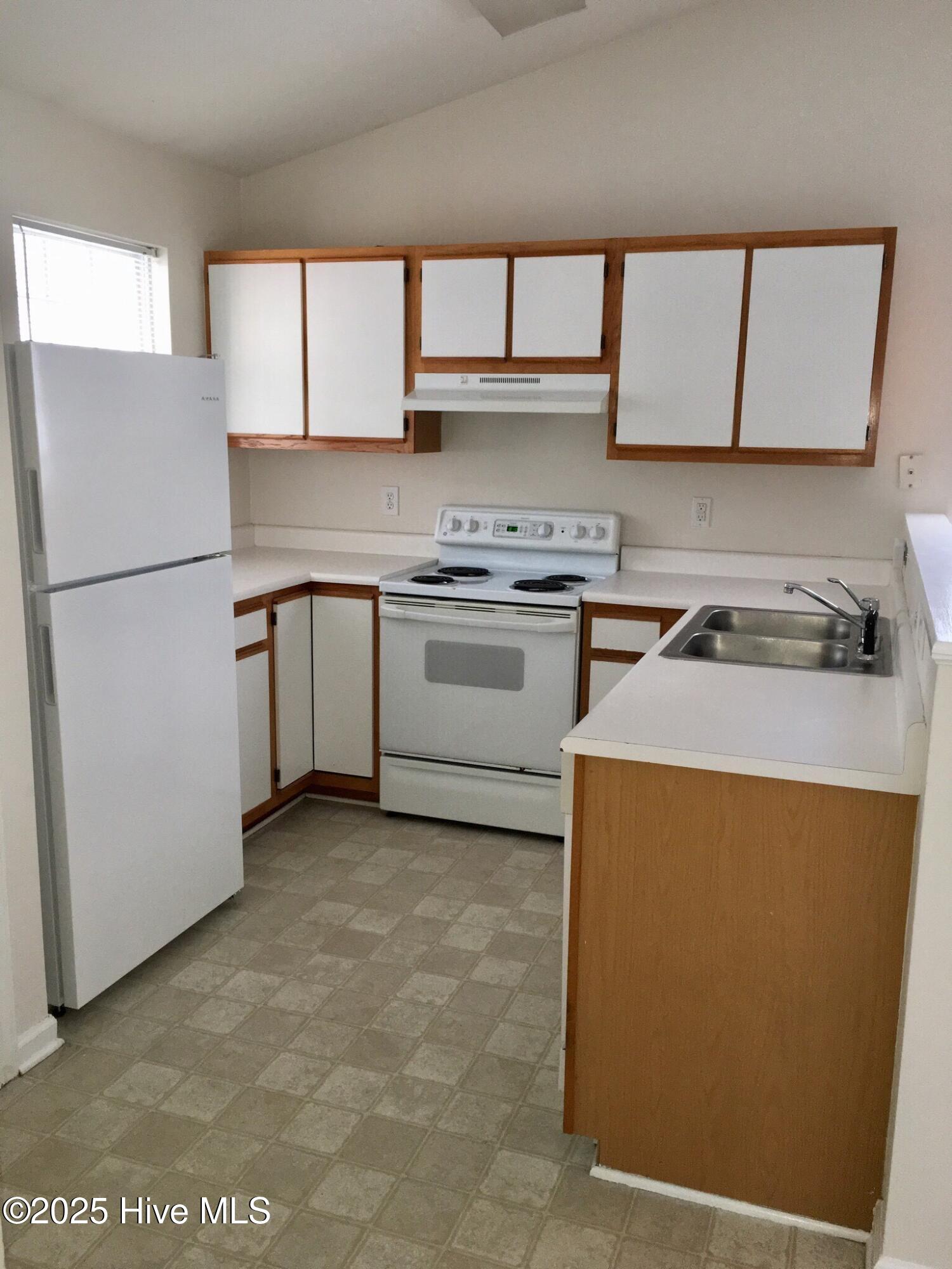 305 Saint Rosea Drive Property Photo 8