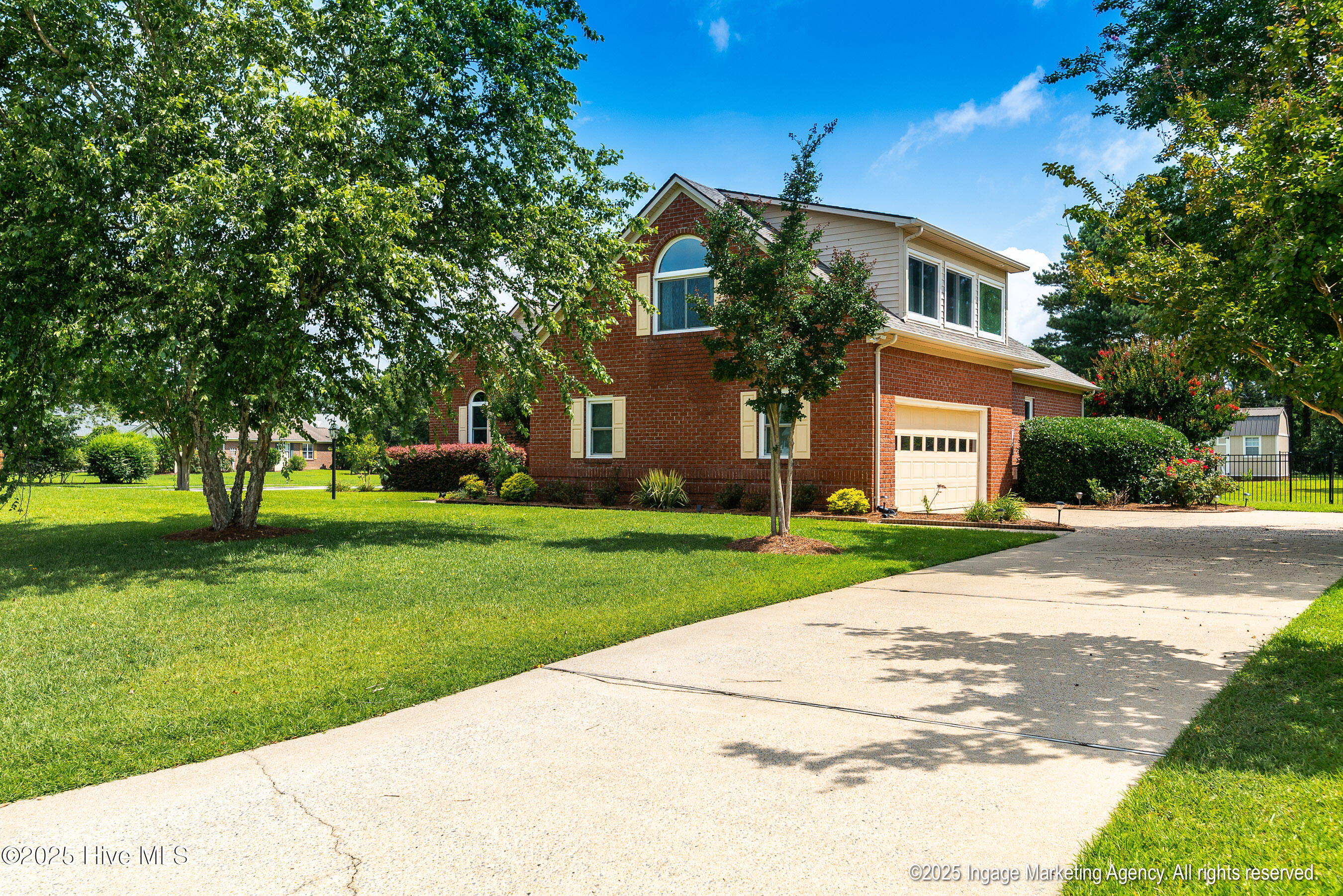 201 Barrington Way Property Photo 7