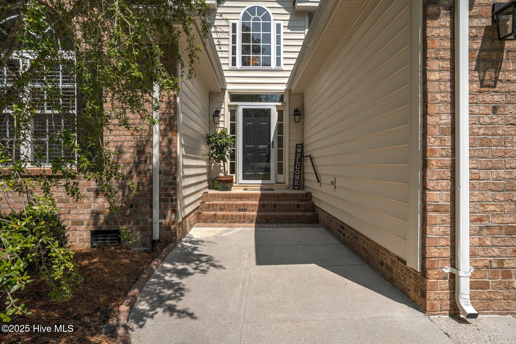 3052 Woods Walk Way Property Photo 4