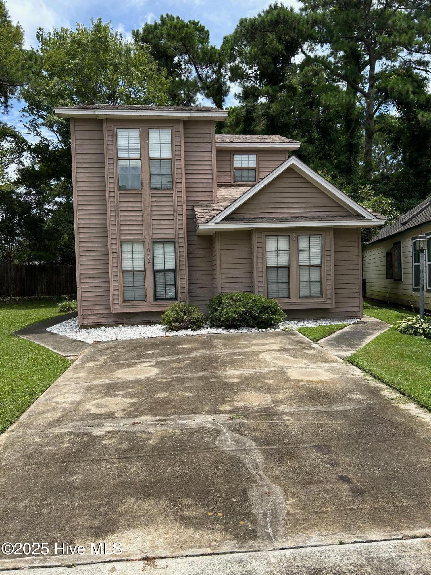 1052 Valley Drive Property Photo 1