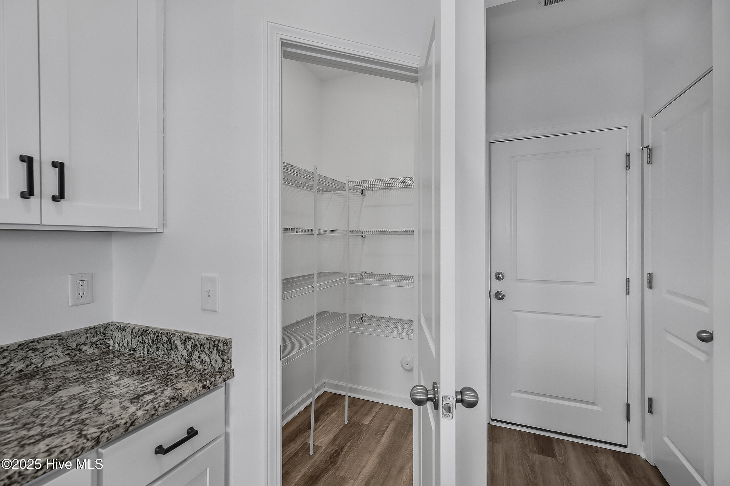 1617 Stanley Street Property Photo 11