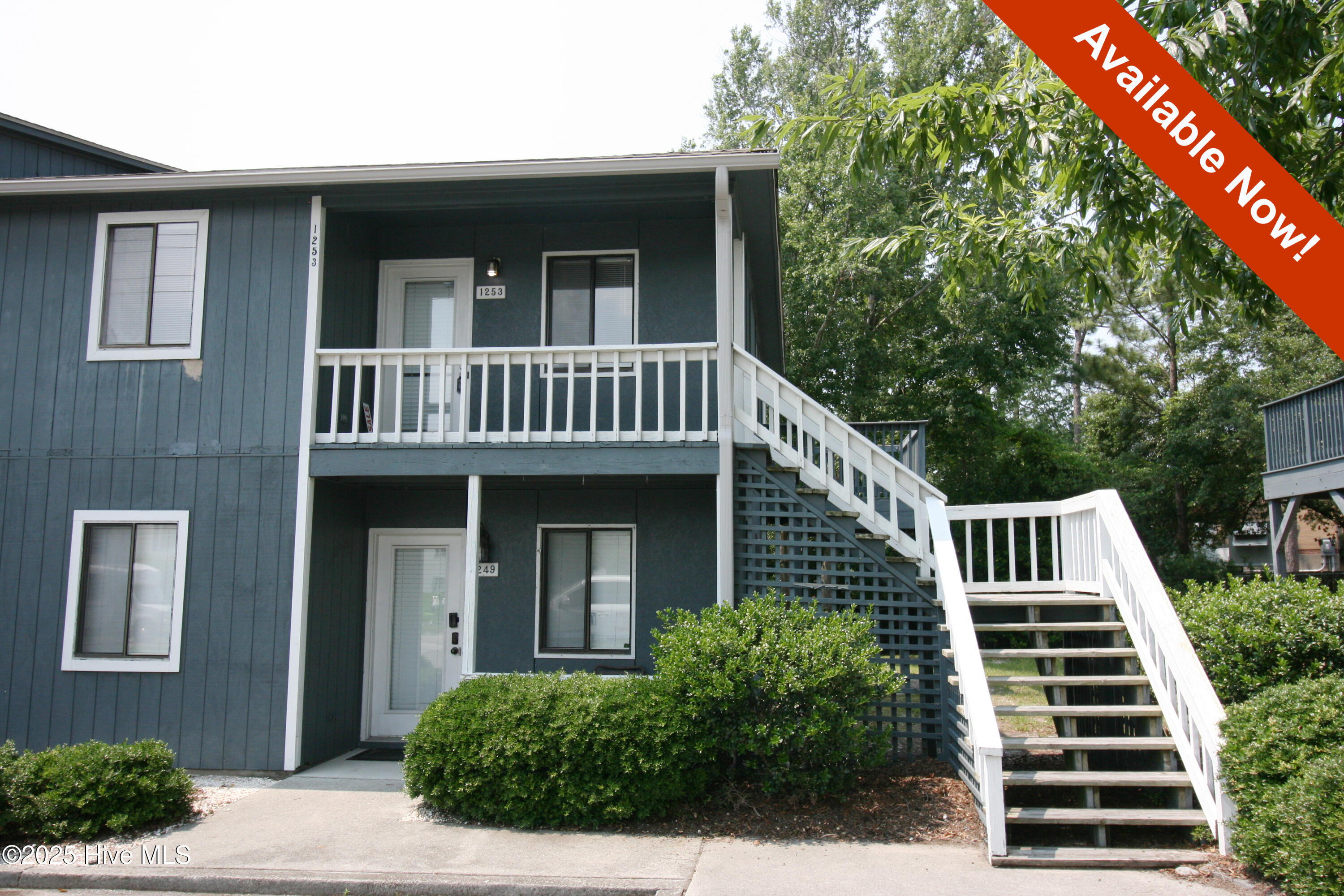 1253 Wellington Avenue J Property Photo 1
