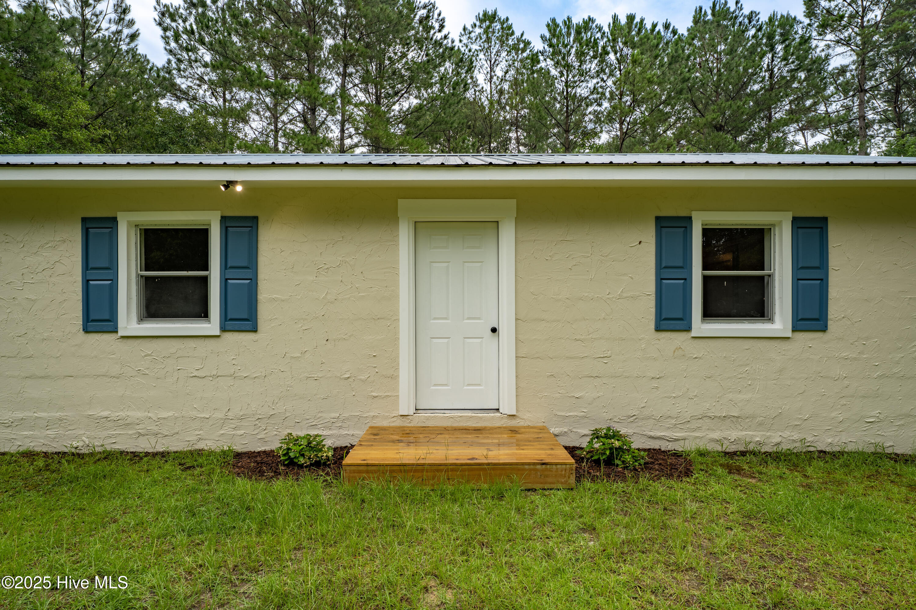 369 Tanglewood Acres Drive Property Photo 2