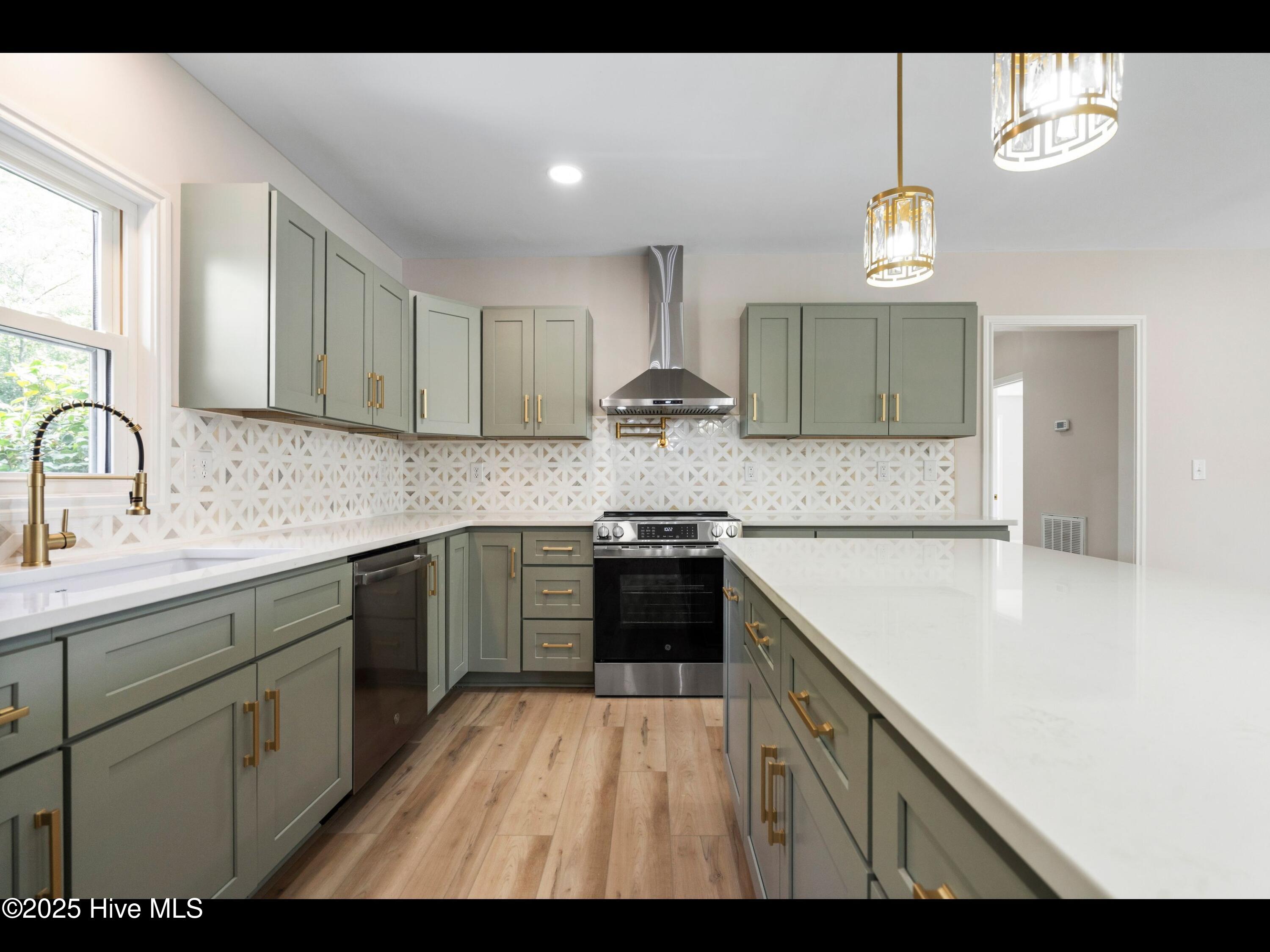 109 Inlet Court Property Photo 10
