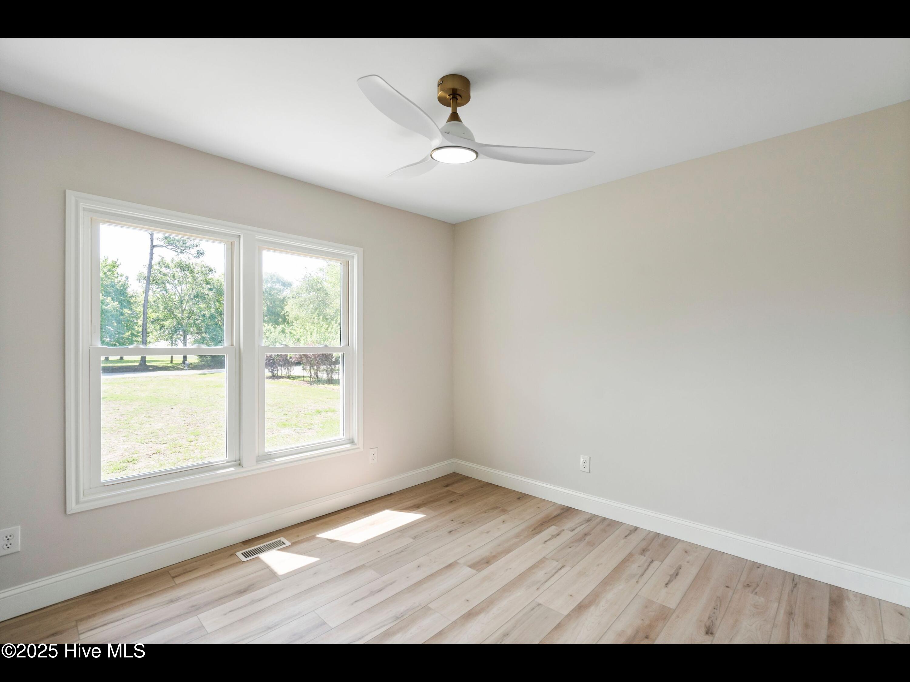 109 Inlet Court Property Photo 27