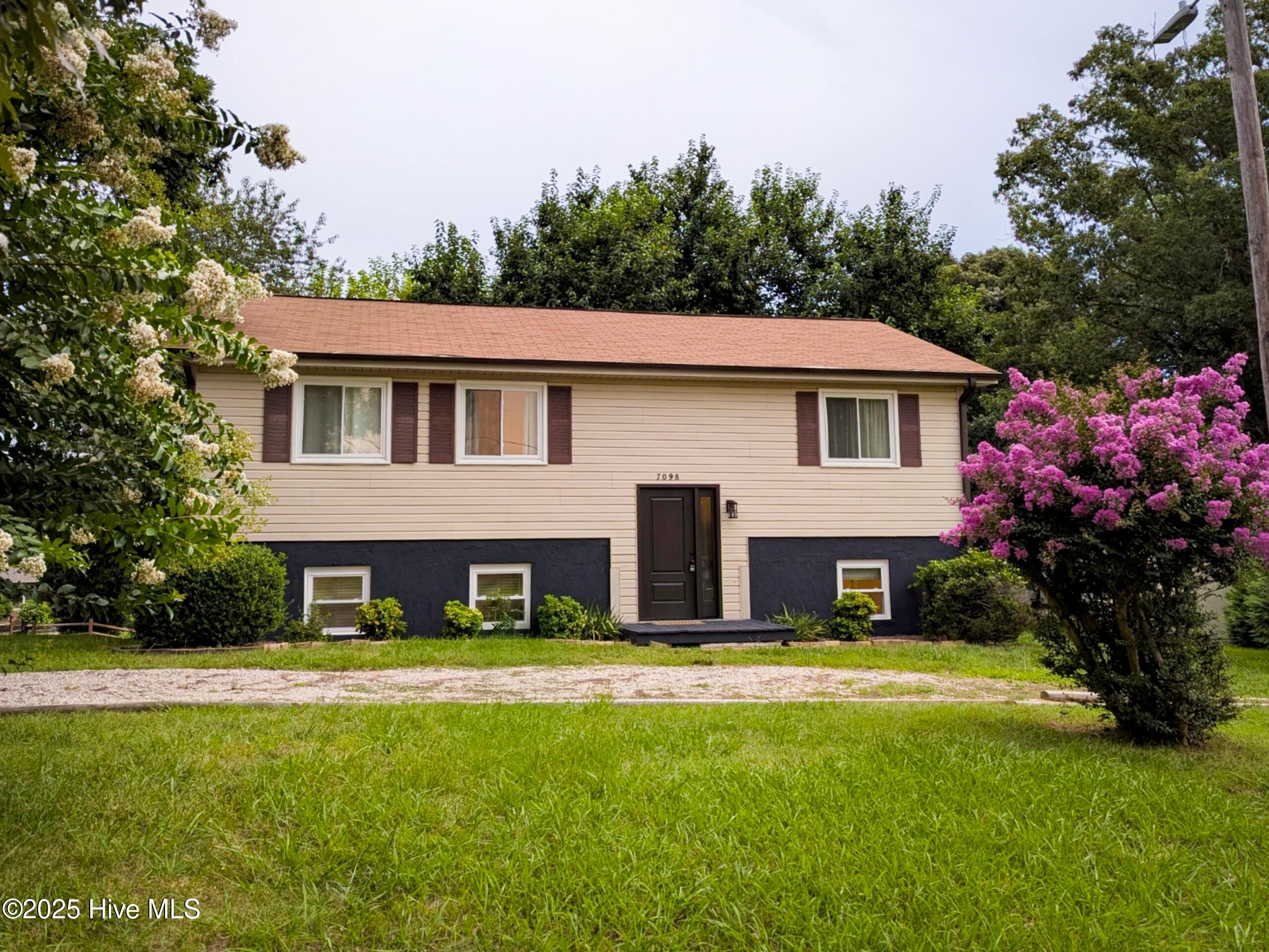 7098 E Fork Road .