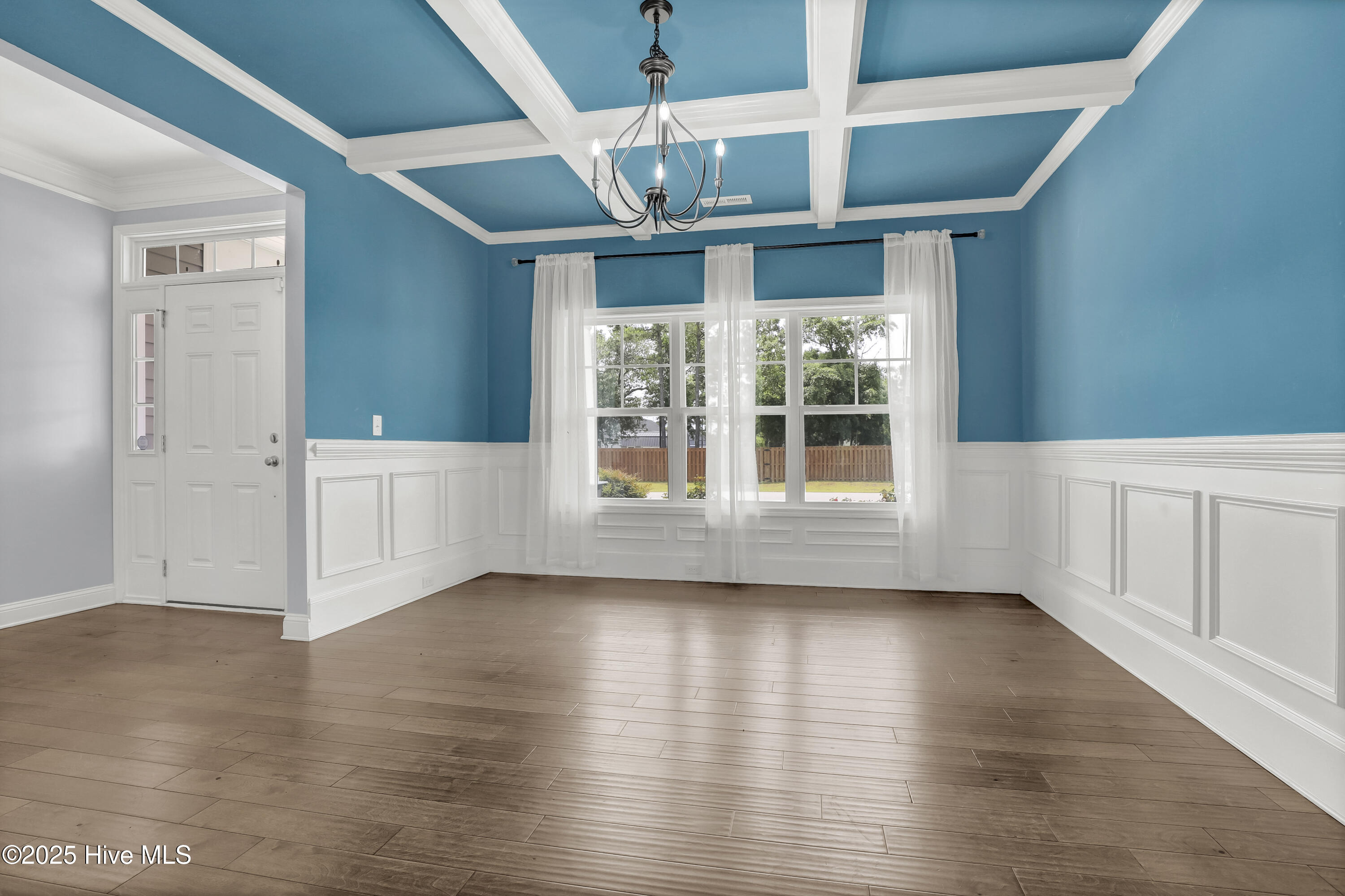 557 Saratoga Road Property Photo 5