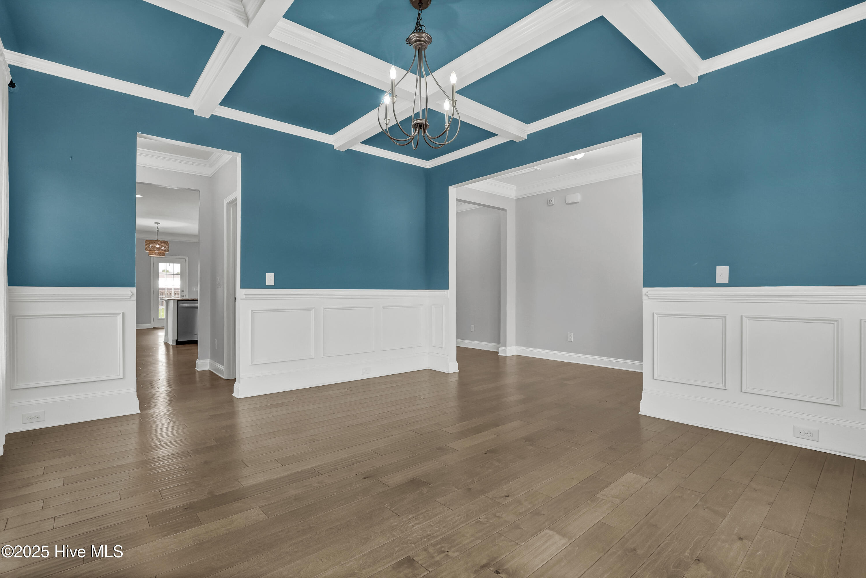 557 Saratoga Road Property Photo 6