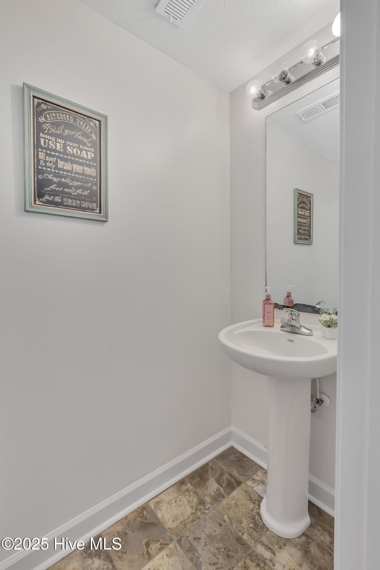 208 Bridgewood Drive Property Photo 10